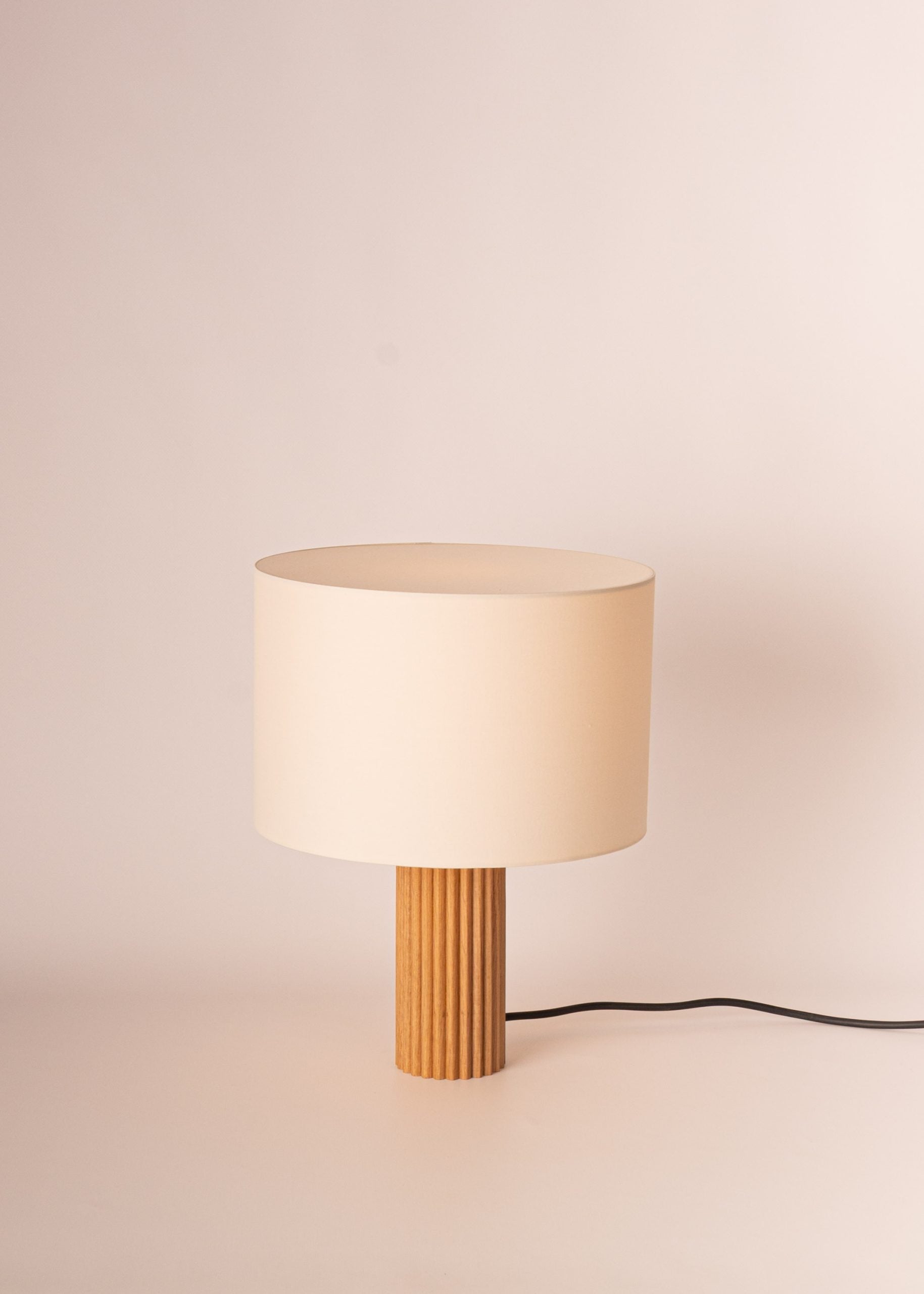 FLUTITA Table Lamp in Oak Wood