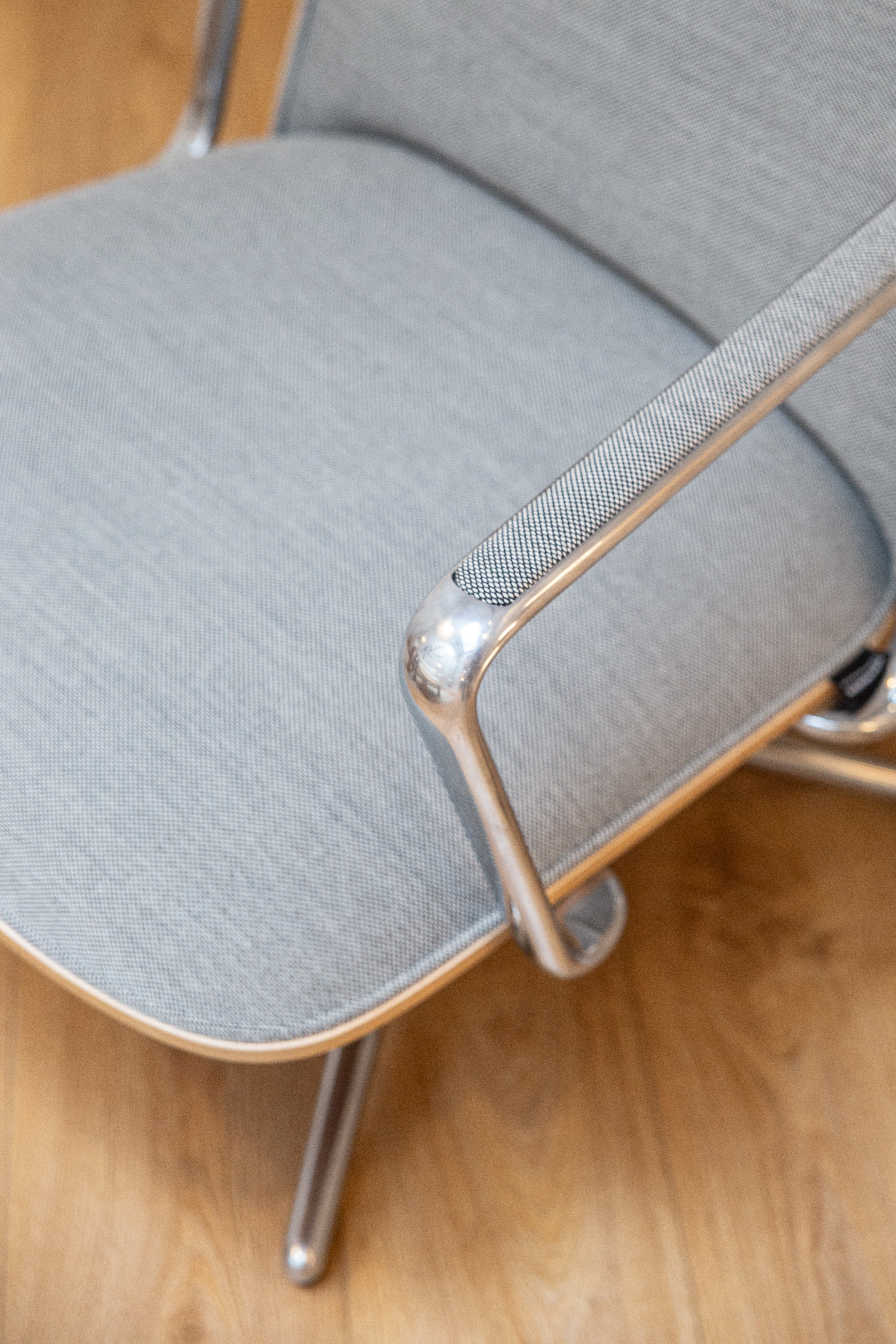 Fotel PAD HIGH SWIVEL mit Aluminiumfuß - Ausstellungsstück