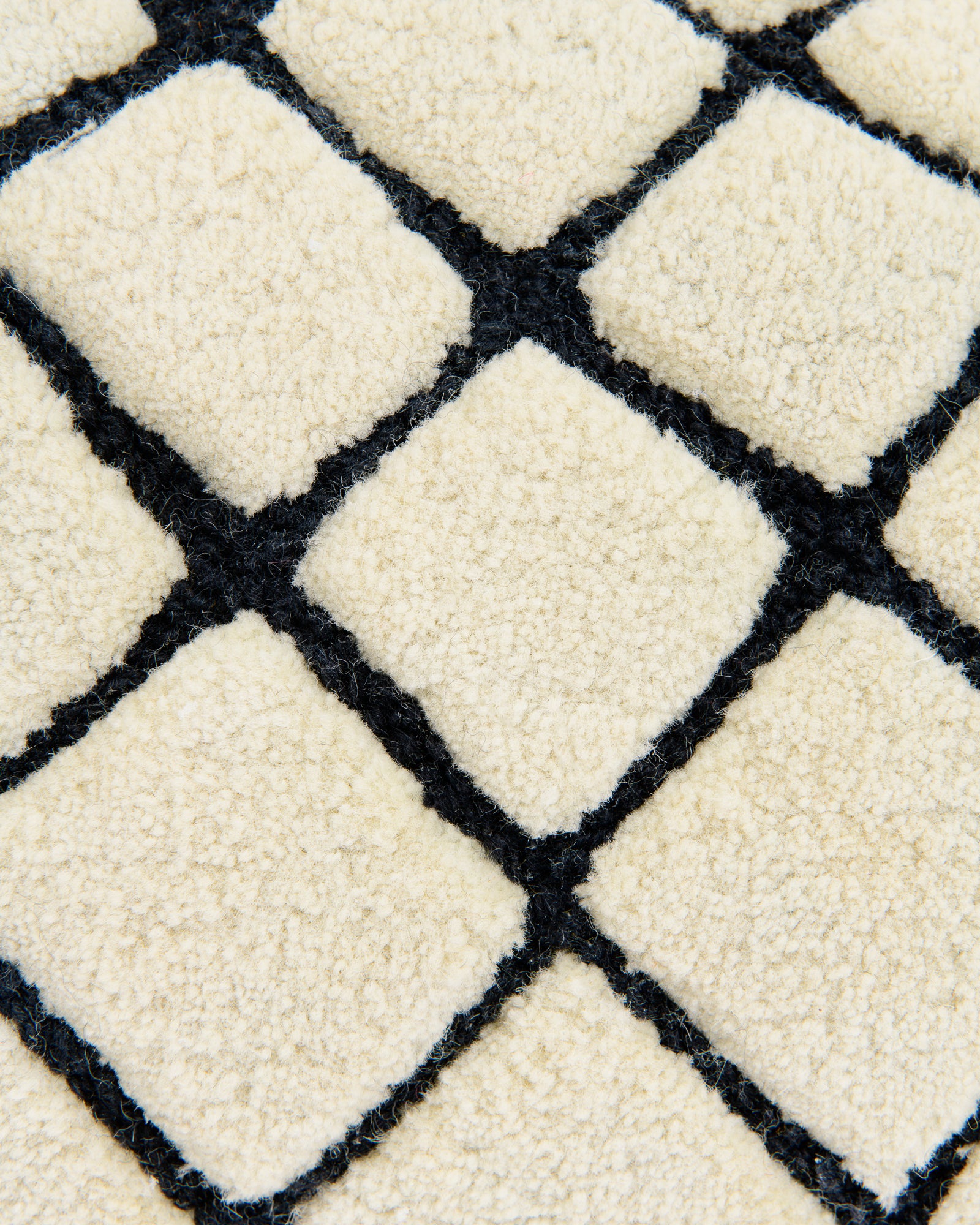 Dekokissen GRID SLIM gebrochenes Weiß mit Schwarz