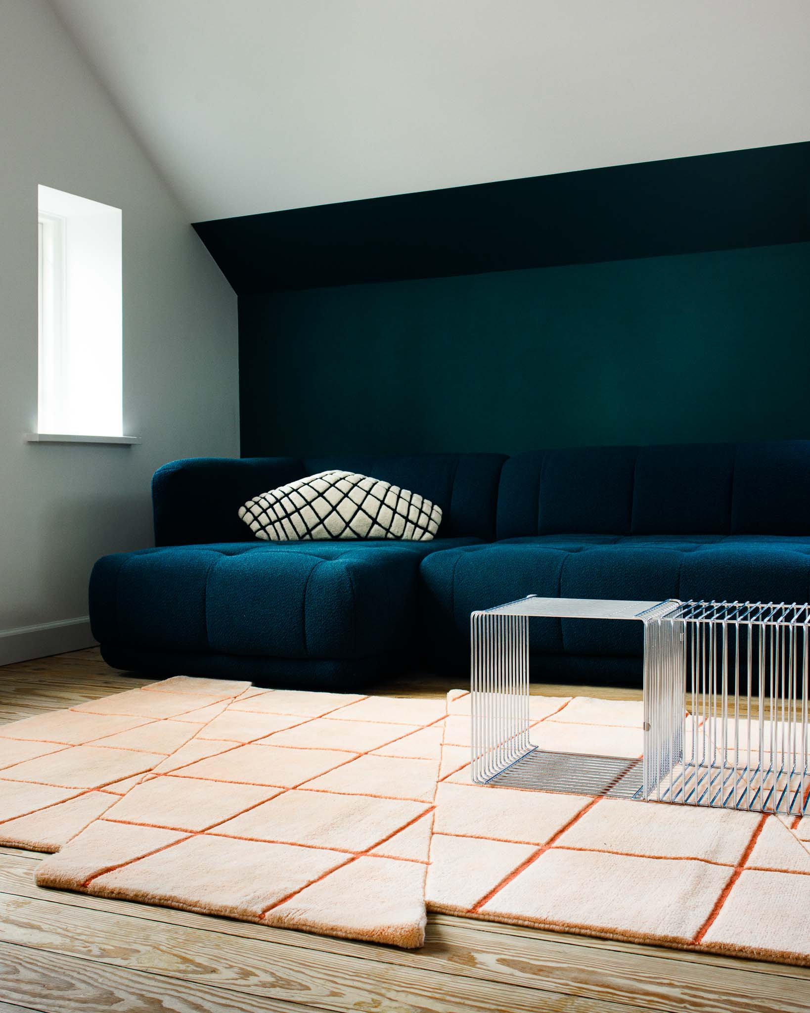 Dekokissen GRID SLIM gebrochenes Weiß mit Schwarz