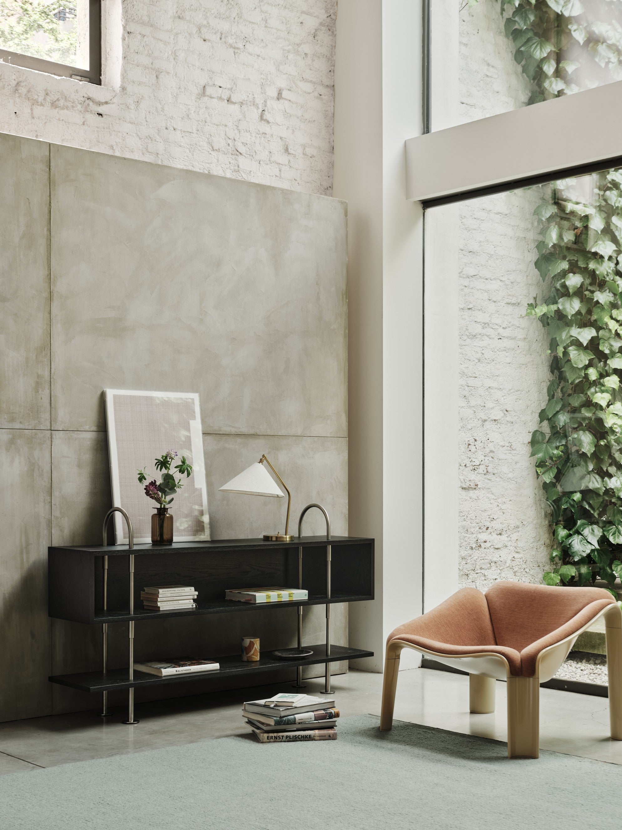 F300 Armchair in Cognac with White Base