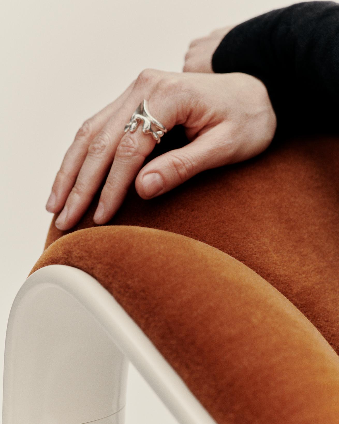 F300 Armchair in Cognac with White Base