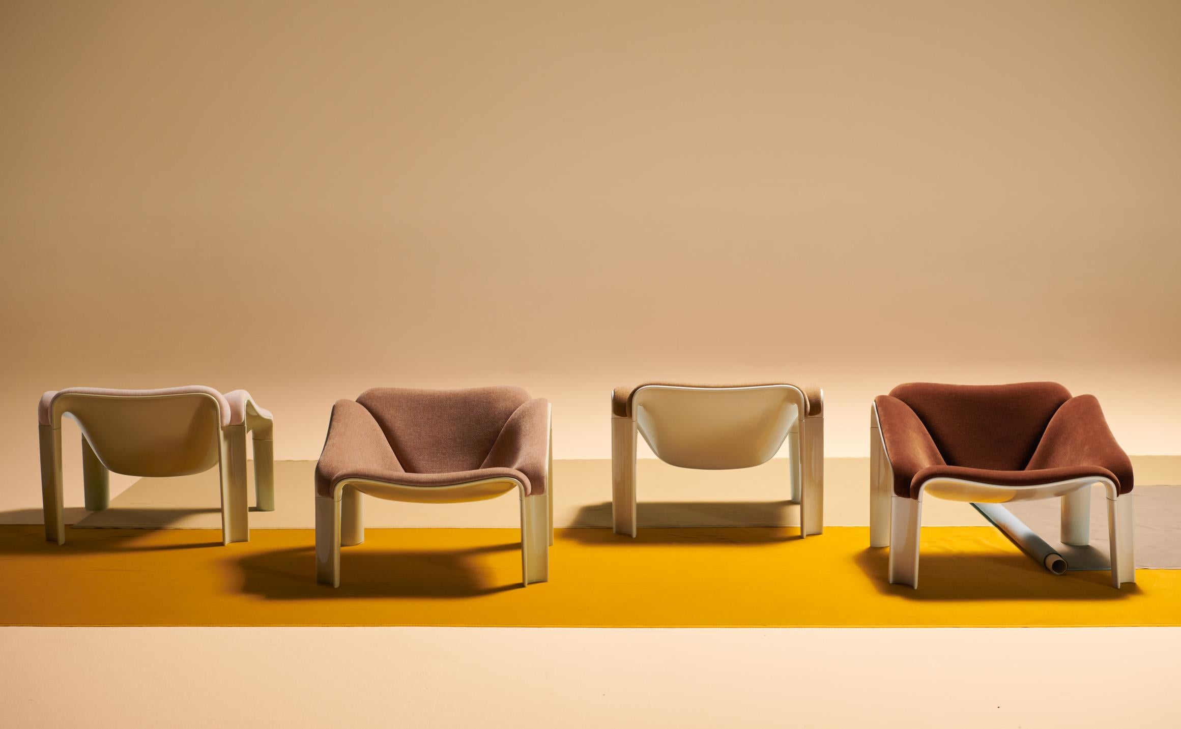 F300 Armchair in Cognac with White Base