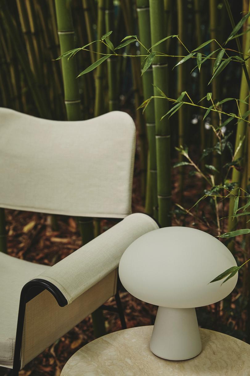 TROPIQUE Gartenstuhl Creme mit schwarzem Stahlgestell