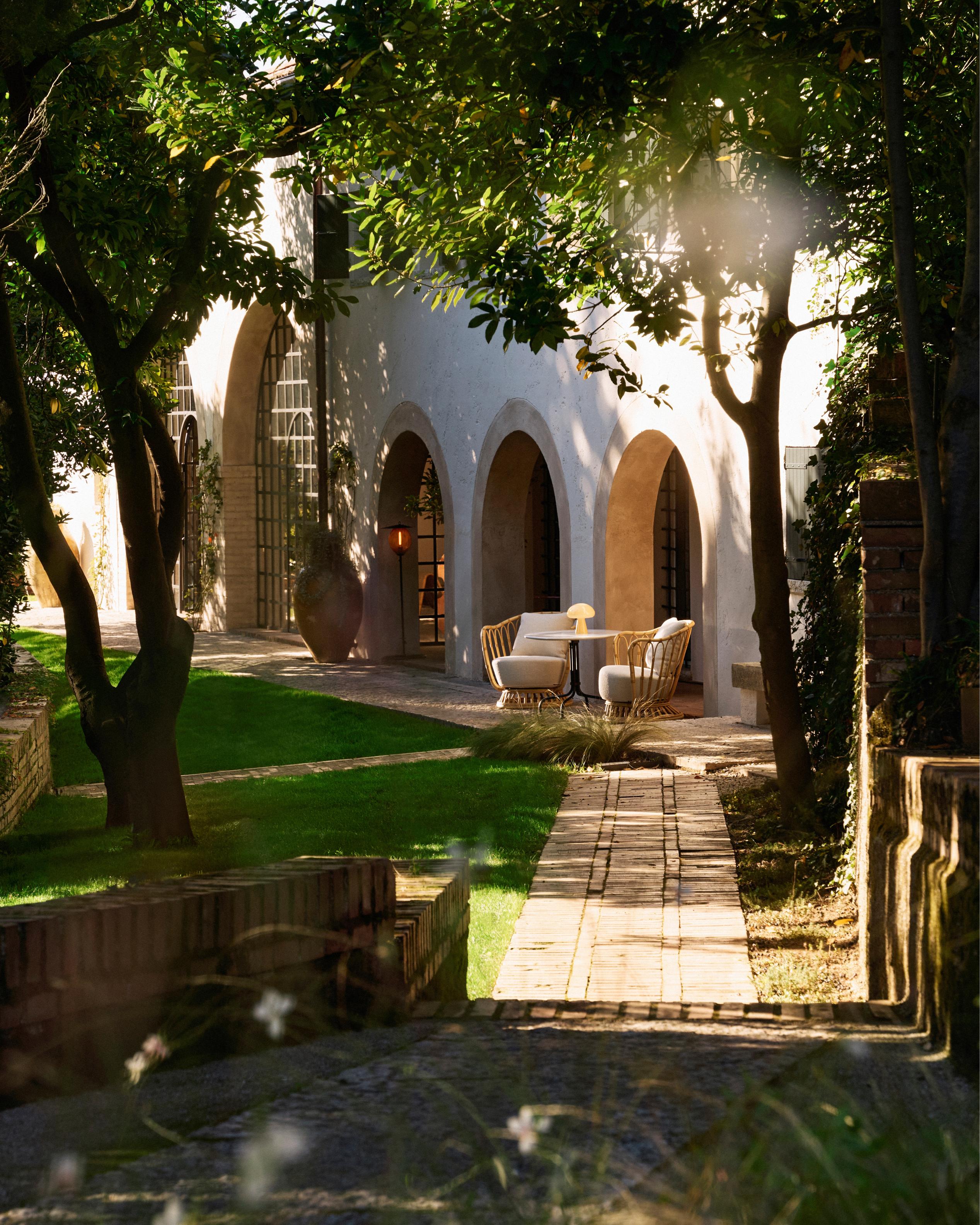 GRACE upholstered garden armchair with a rattan base