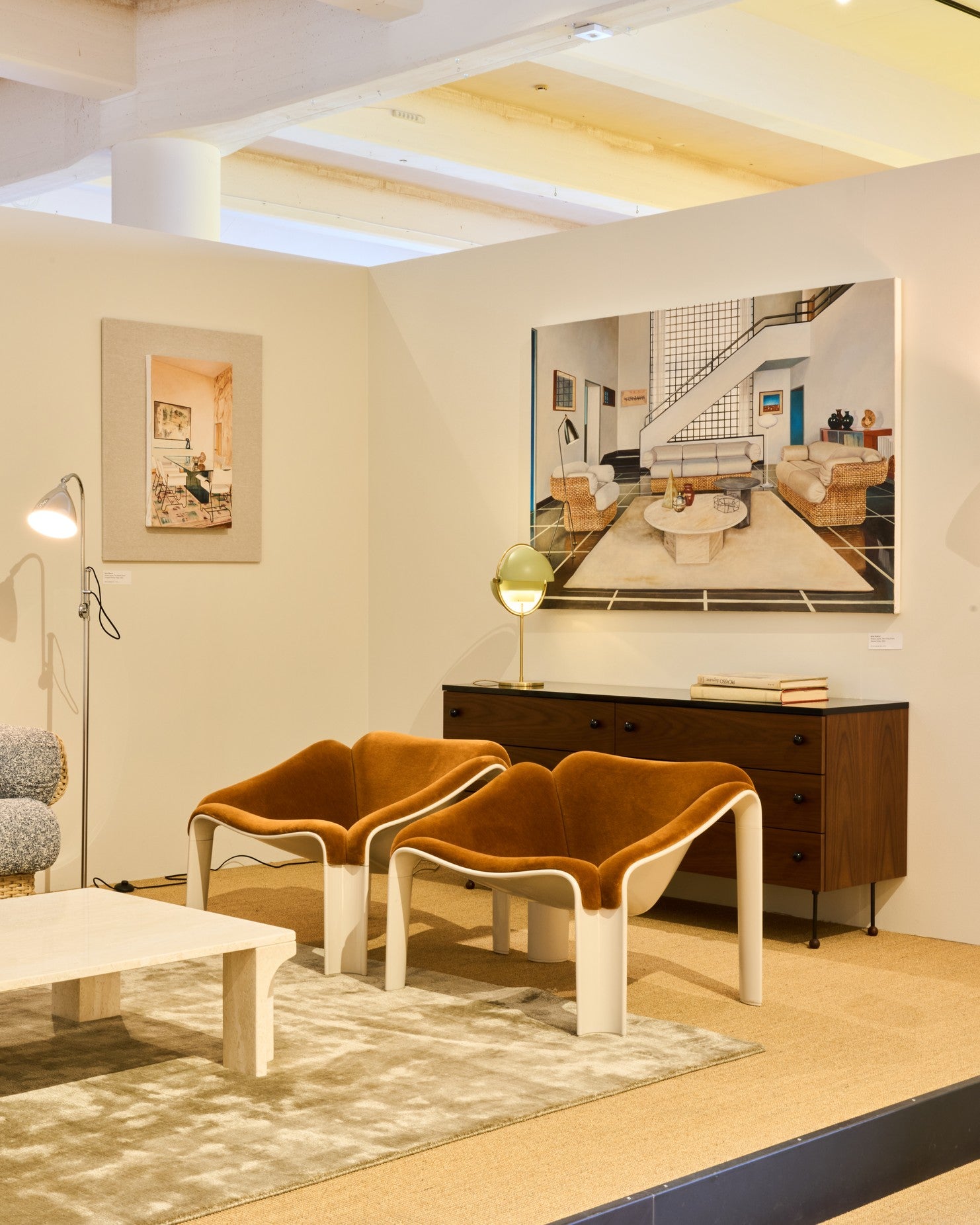F300 Armchair in Cognac with White Base