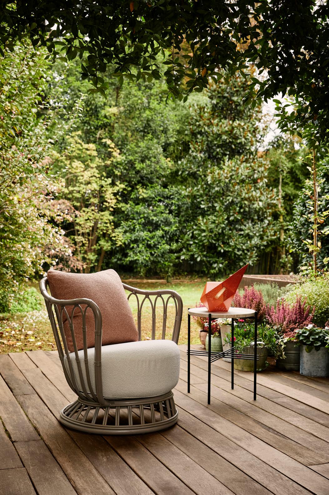 GRACE upholstered garden armchair with beige base