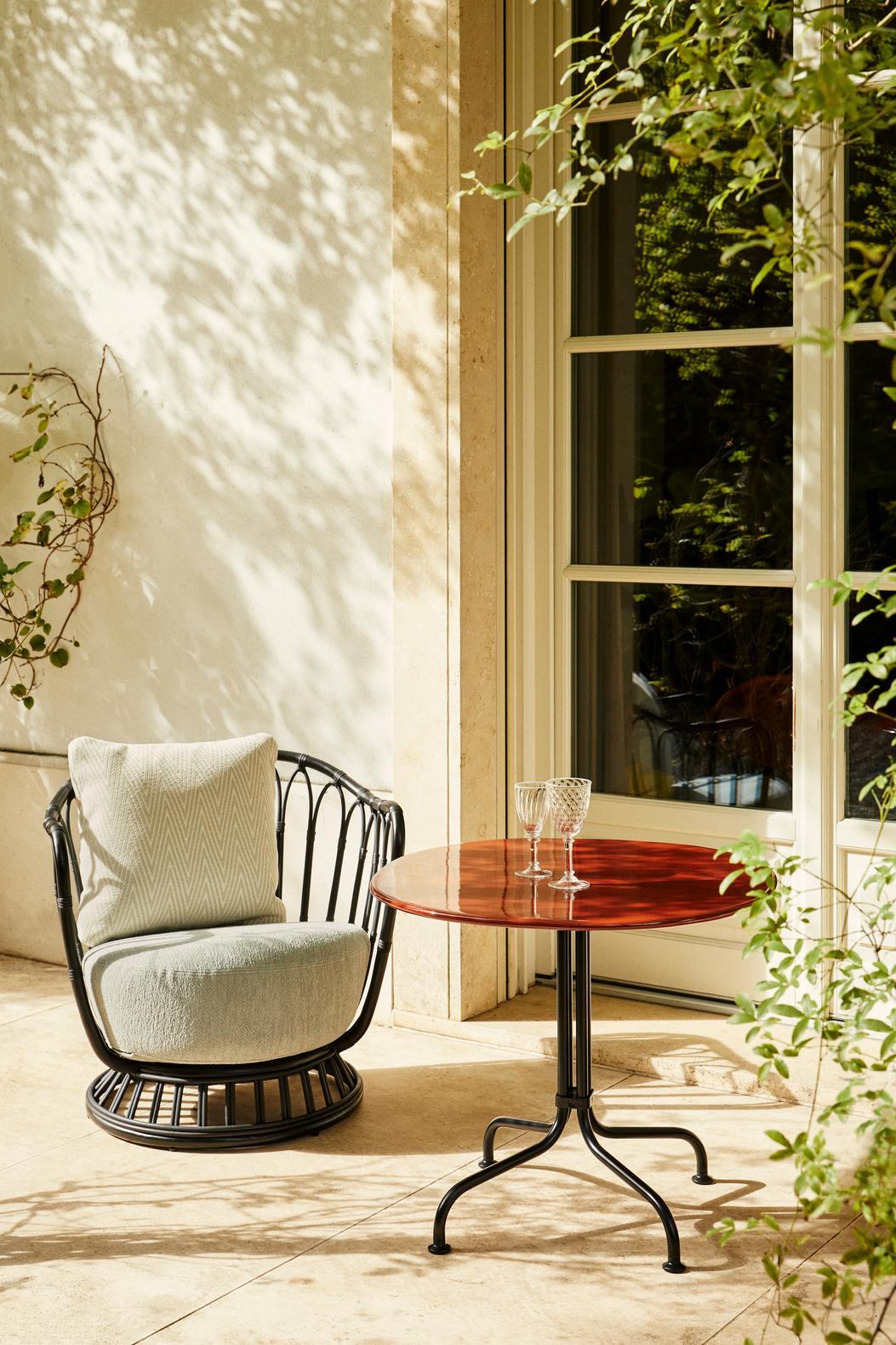 GRACE upholstered garden armchair with beige base