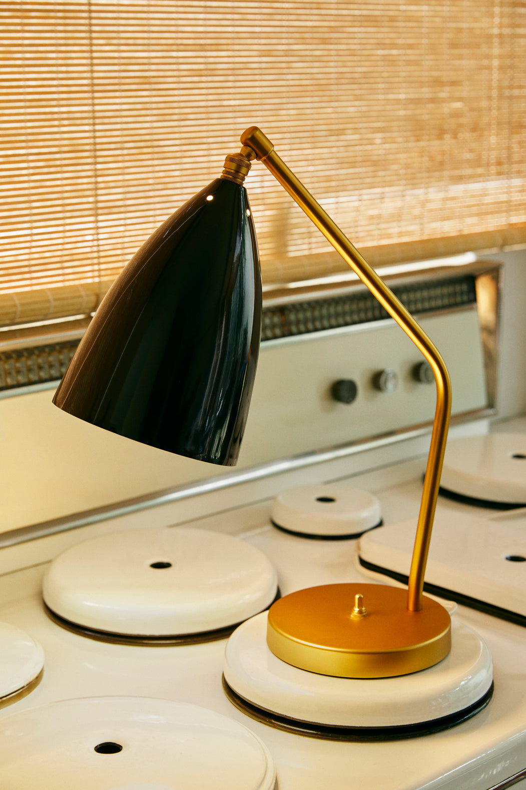 Table lamp GRÄSHOPPA gray shade with gold base