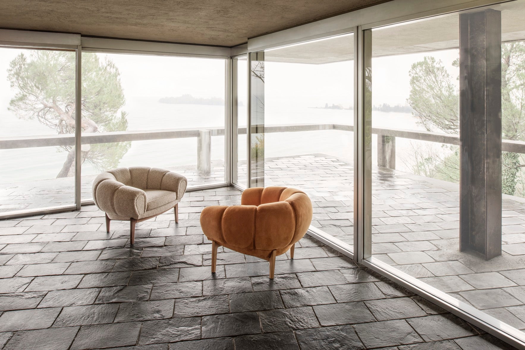 CROISSANT upholstered armchair with an oak base