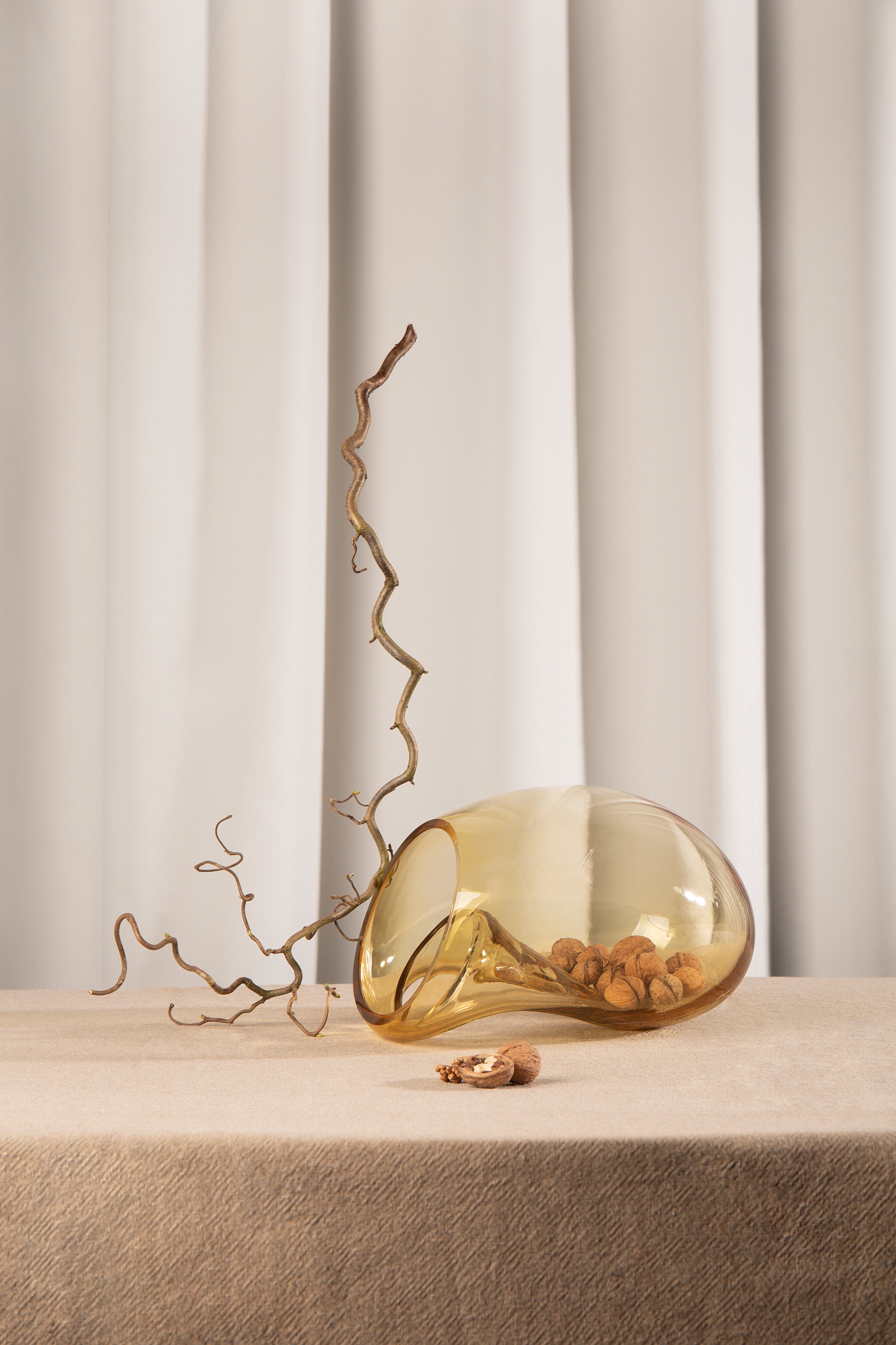 GUTTA BOON amber vase with black