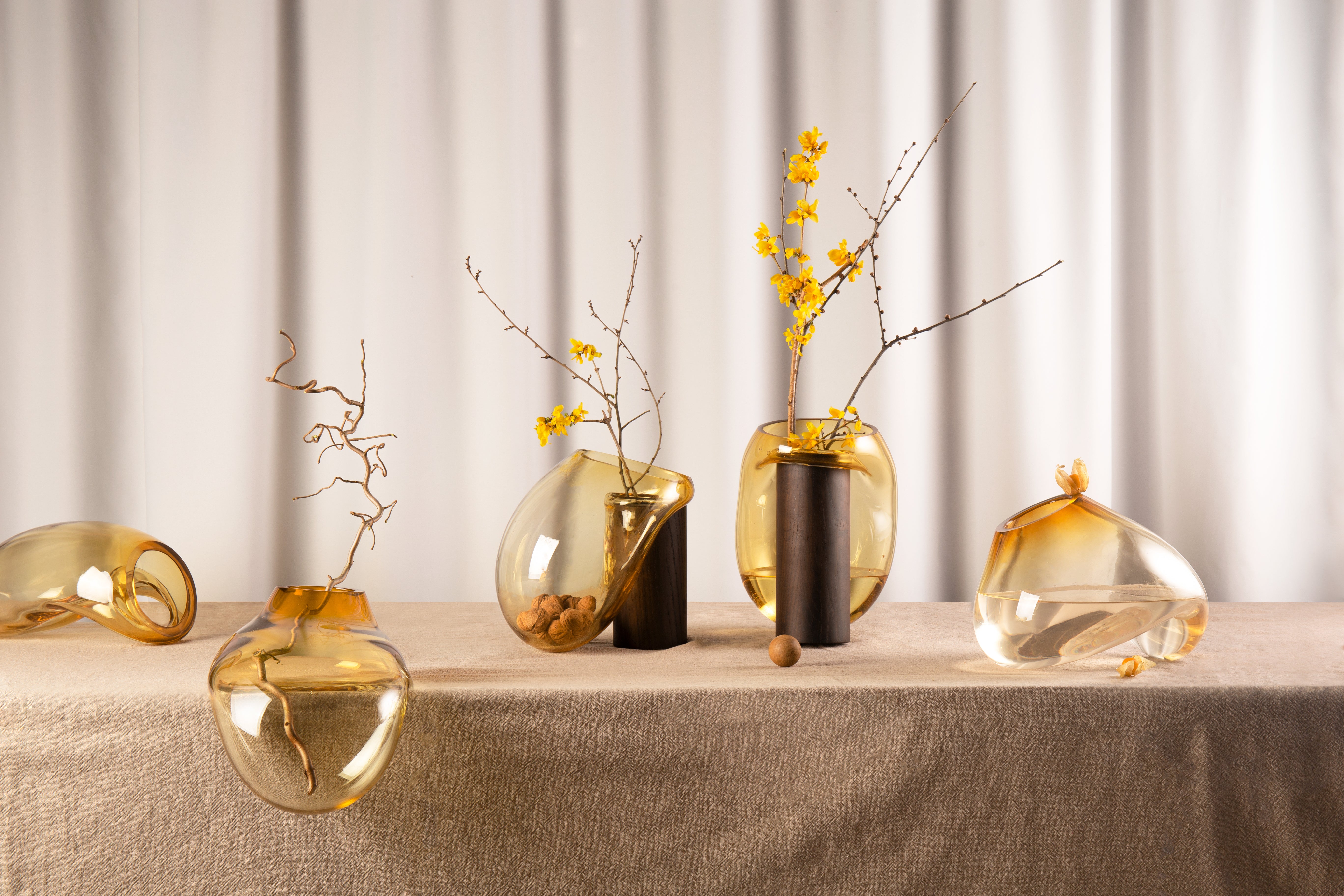 GUTTA BOON amber vase with black