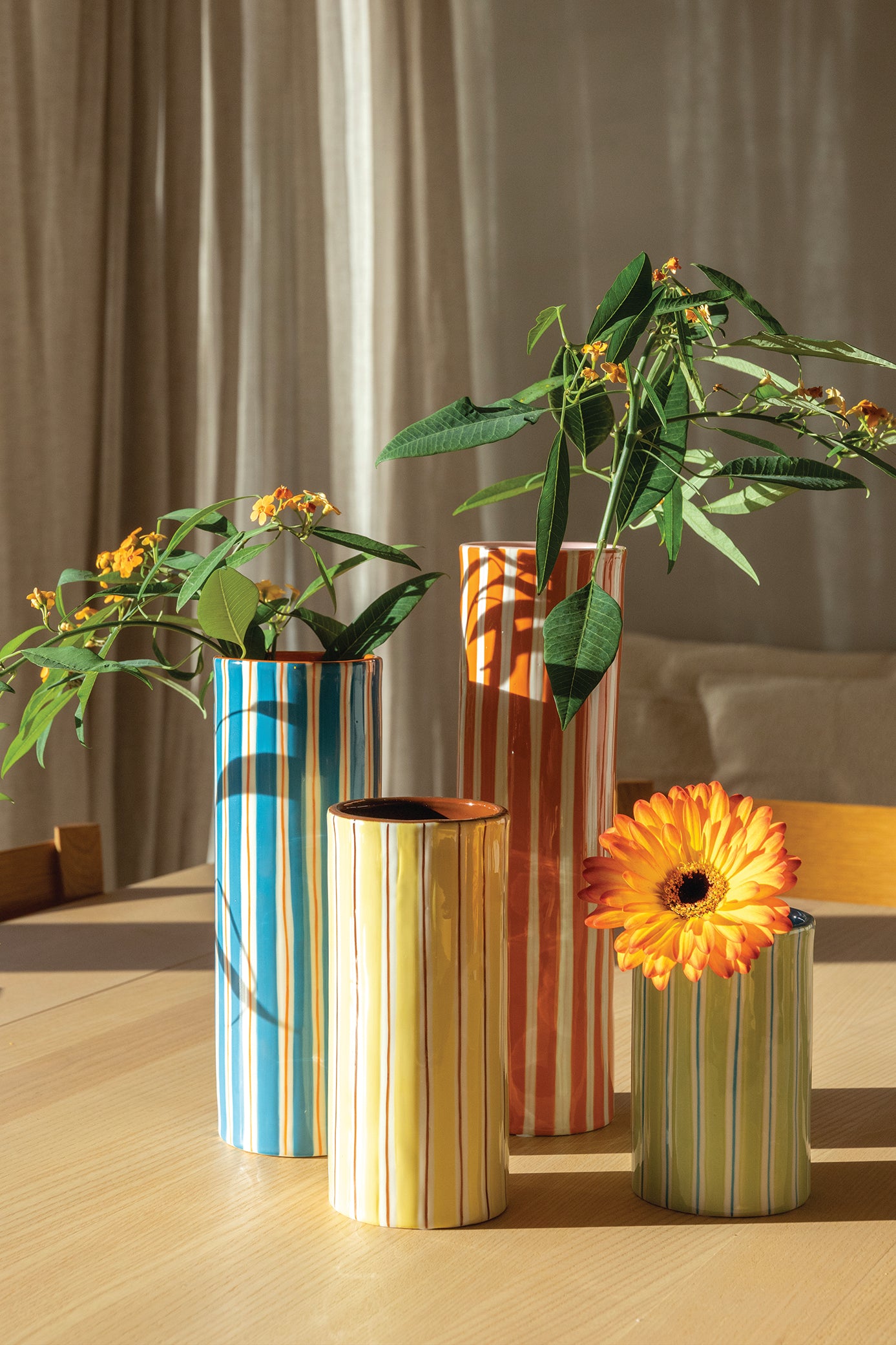 Vase RAY blau mit Weiß und Orange