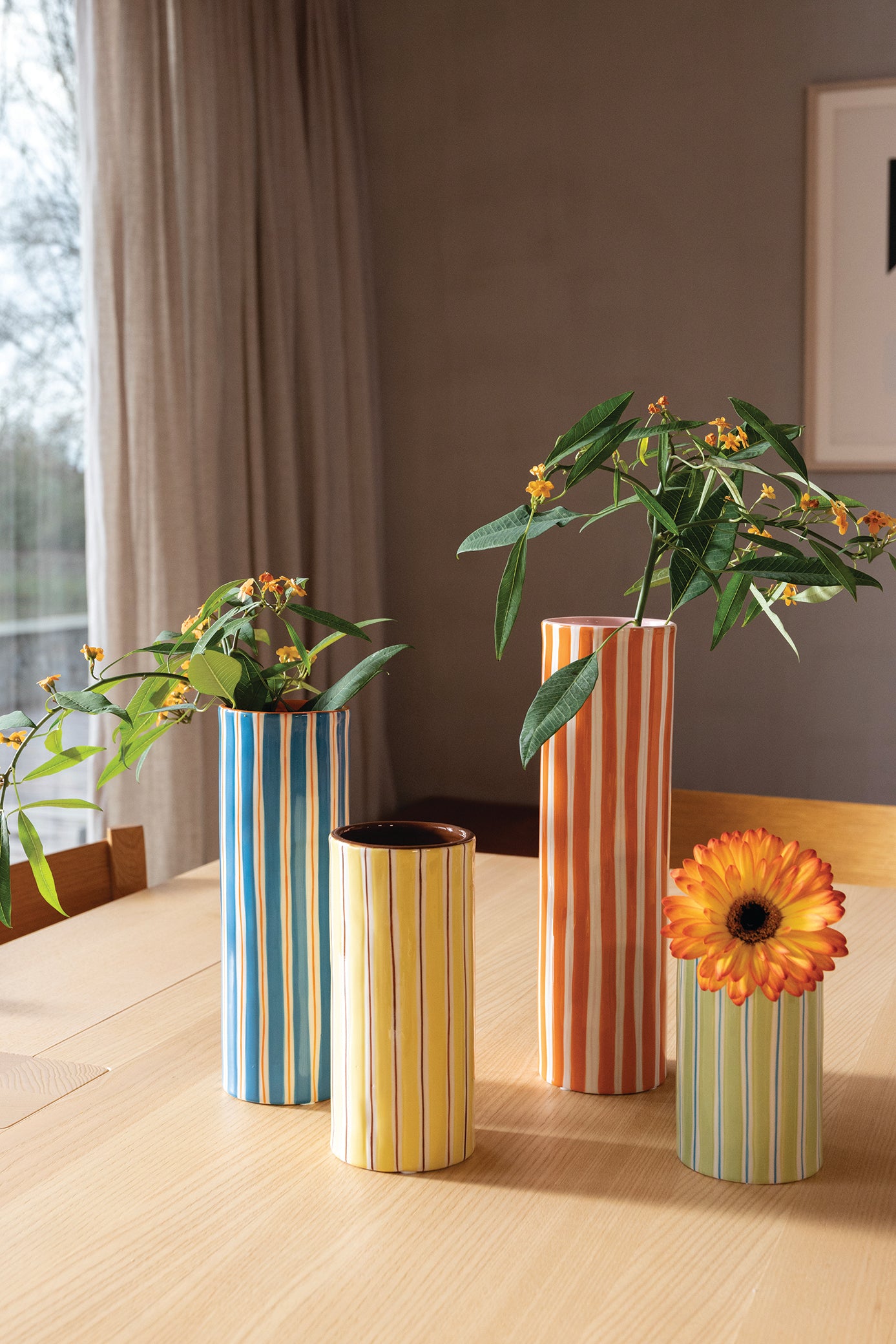 Vase RAY blau mit Weiß und Orange