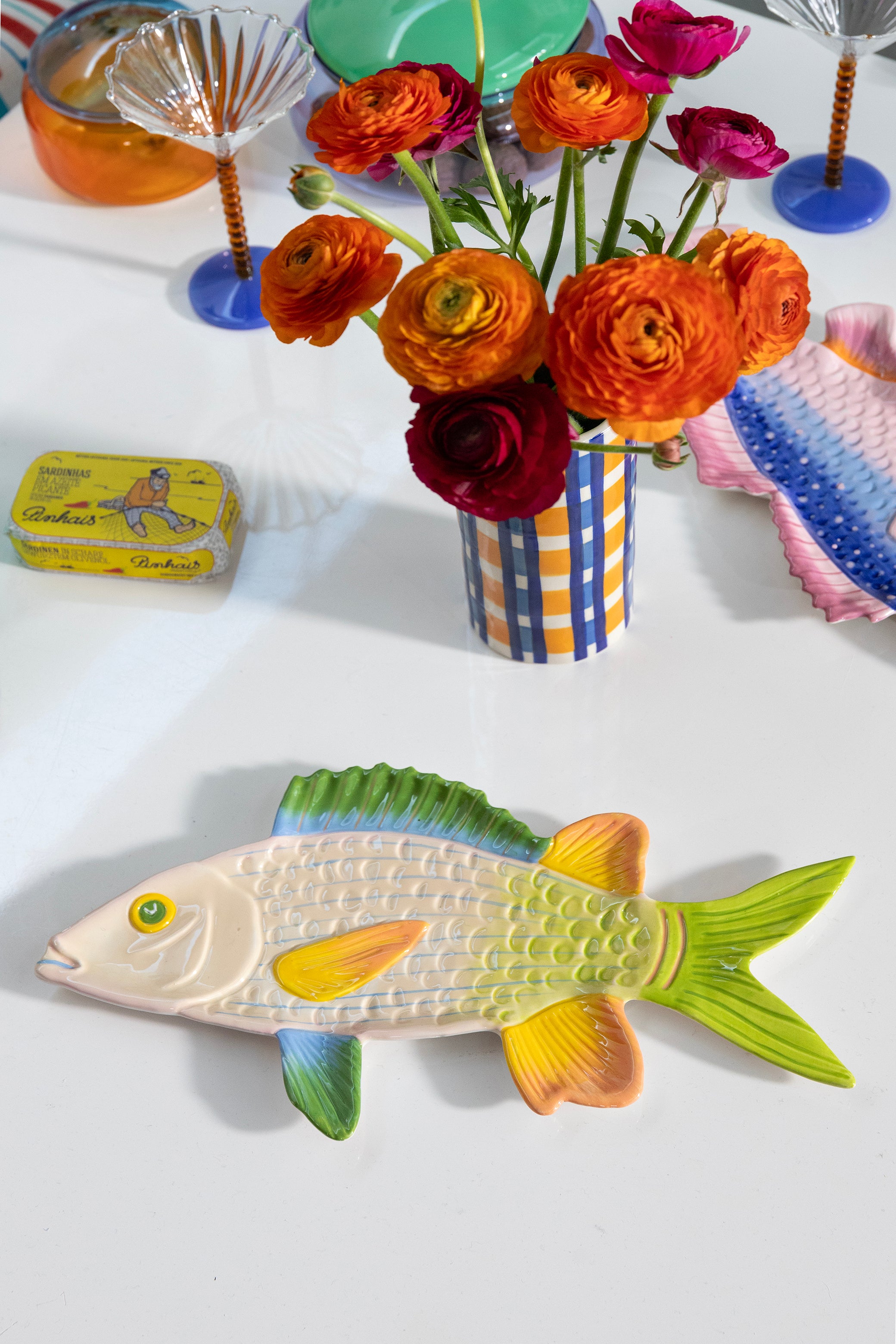 Green FISH TRIGGER Plate with Yellow and Blue