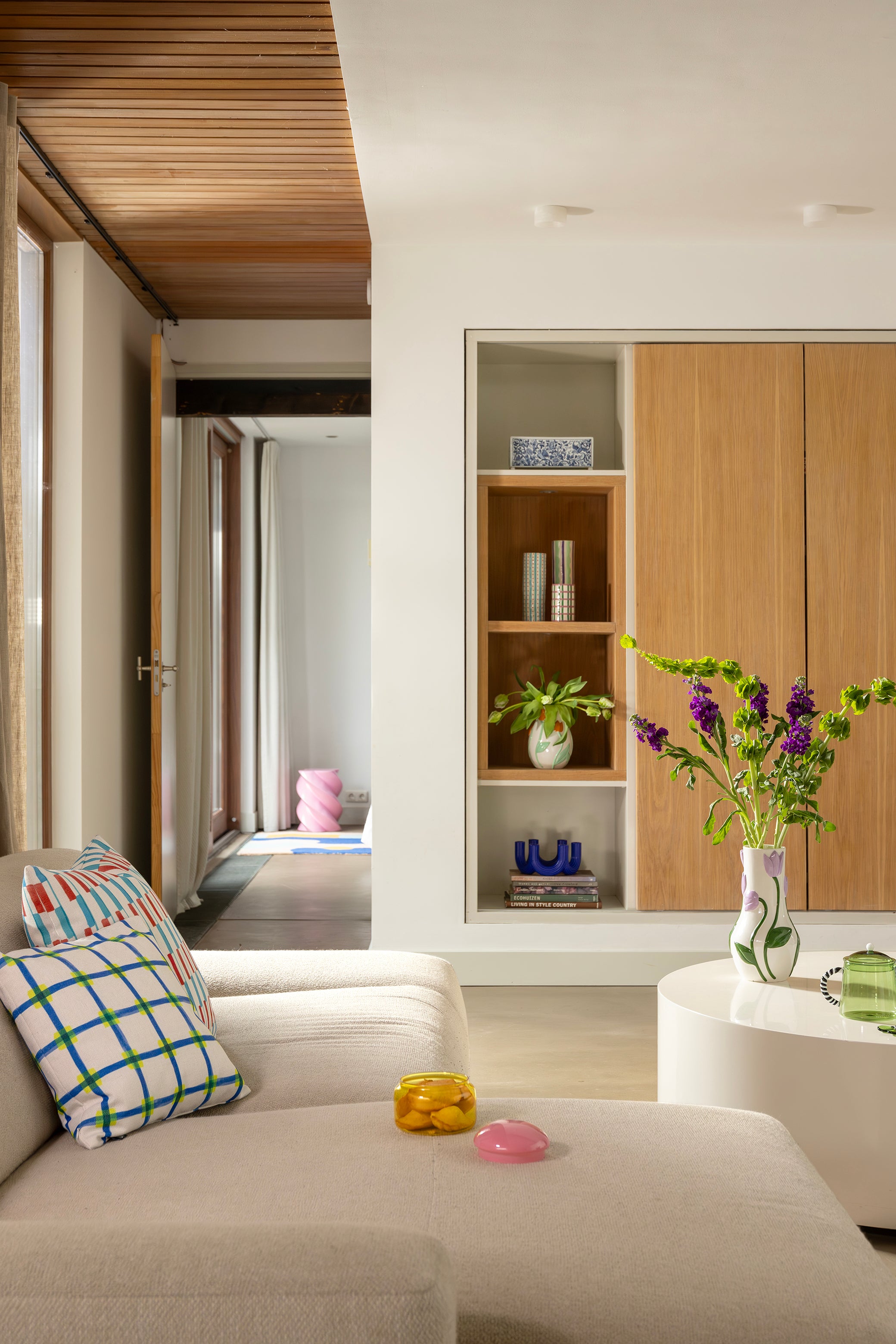 Vase TULPE weiß mit grün und lila