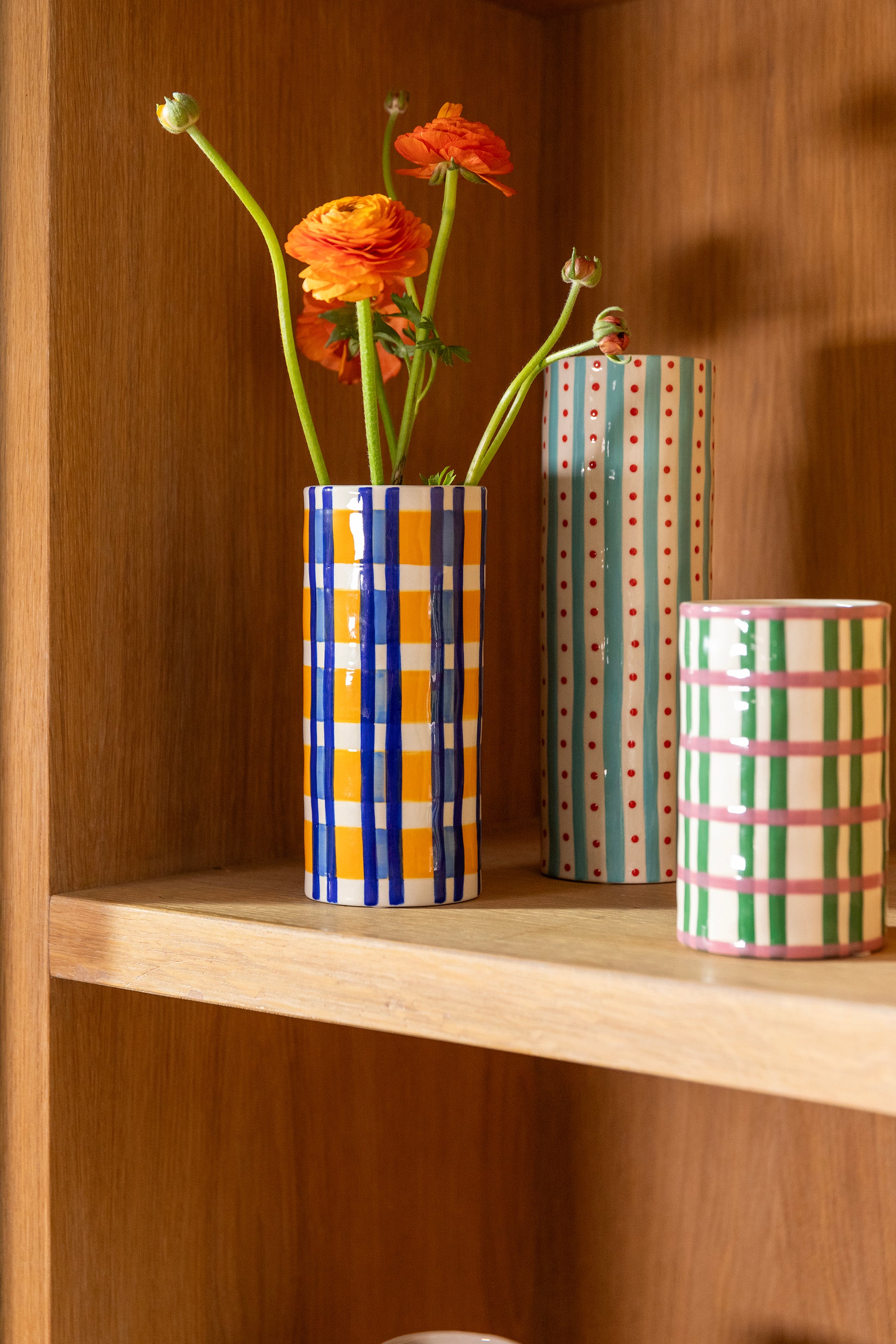 Vase CLASH DOT weiß mit Blau und Rot