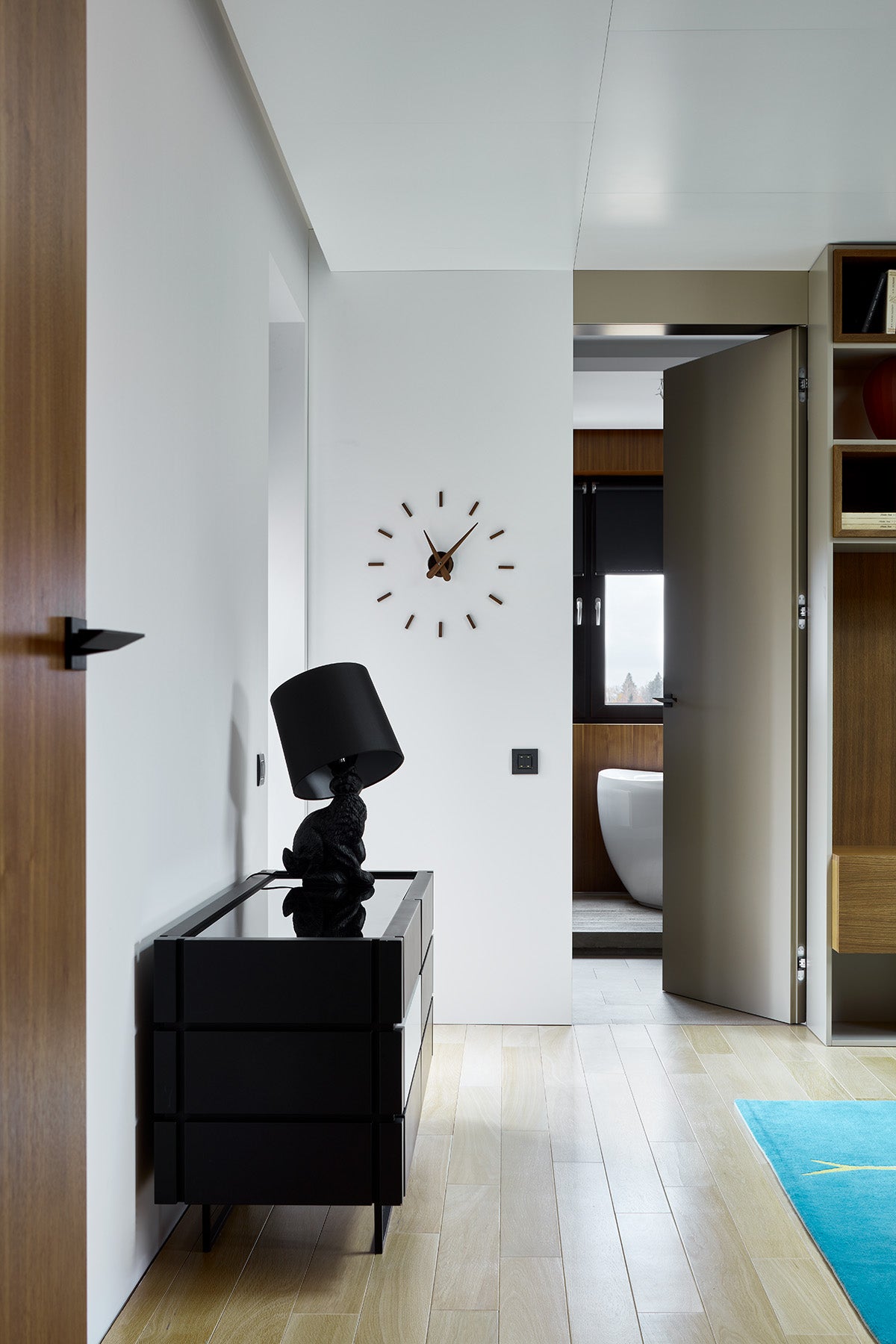 Wanduhr SUNSET aus Nussbaum mit Graphit