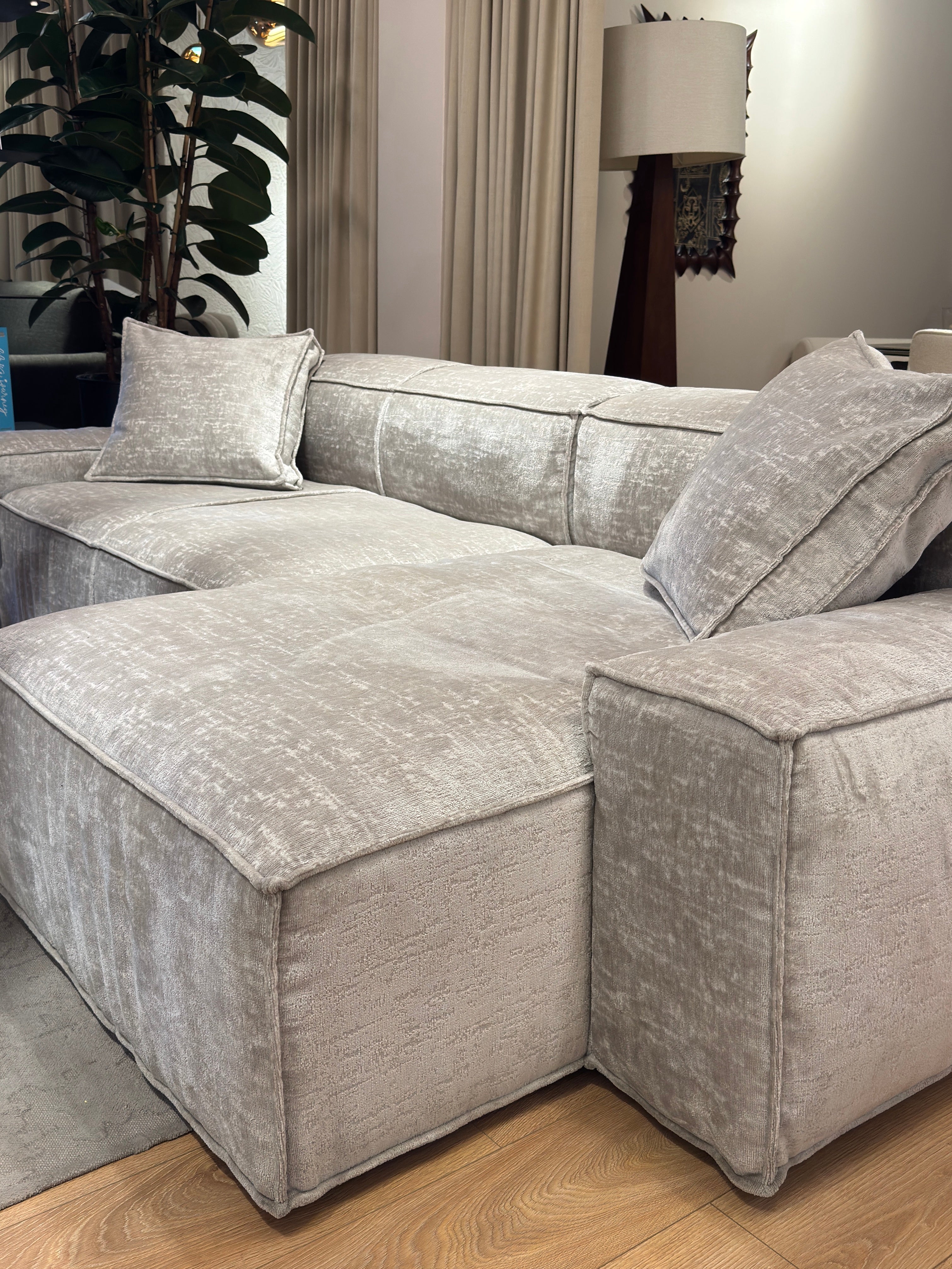 Ecksofa mit 2 Kissen in Grau aus Smeraldo-Stoff - Ausstellungsstück
