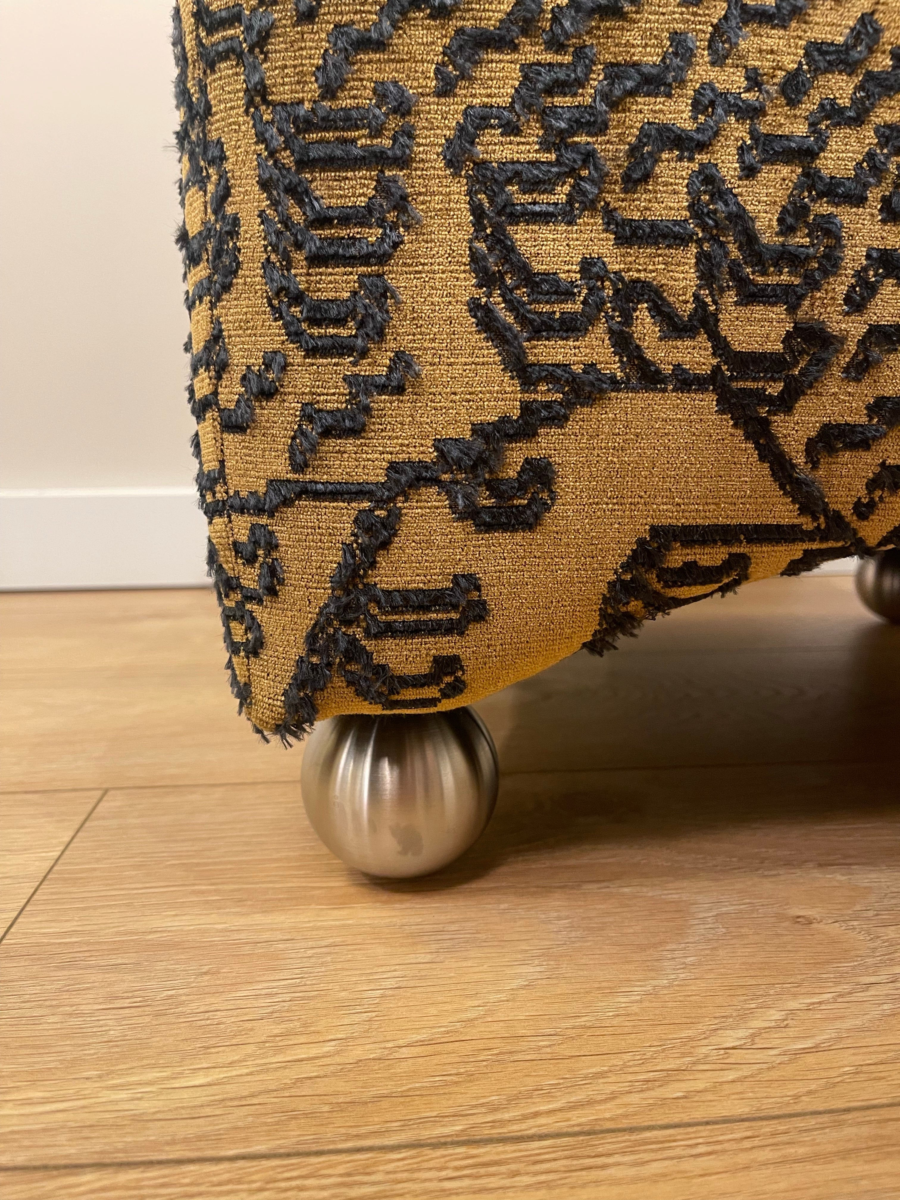 ARC SMALL pouf in yellow with a silver base