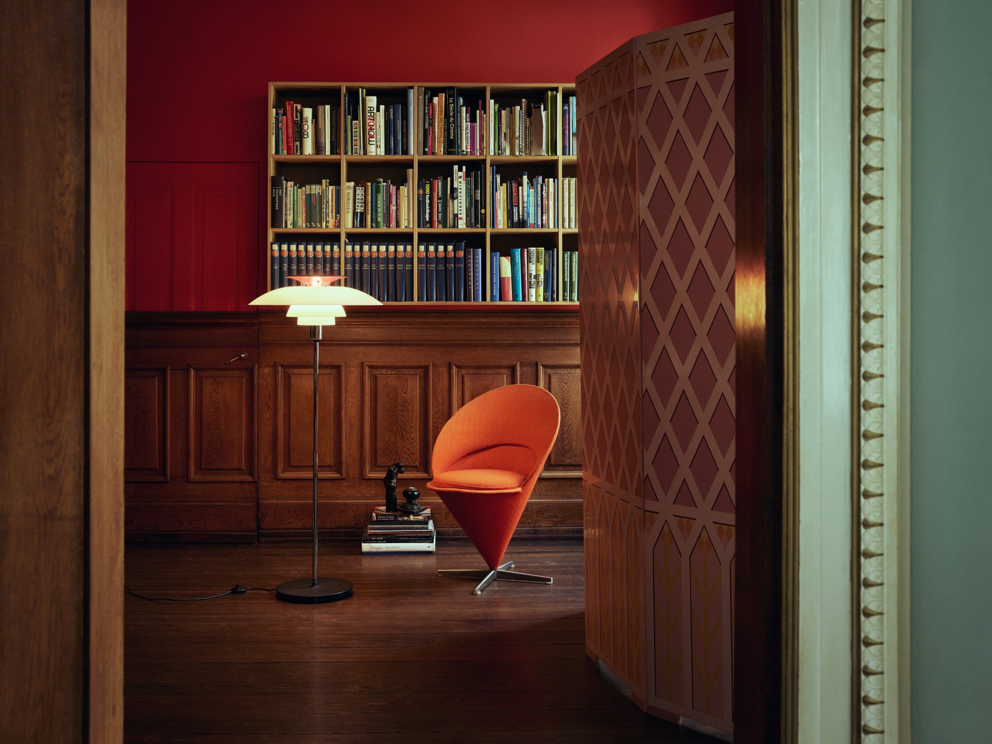 Stehlampe PH 80 weiß mit verchromtem Fuß