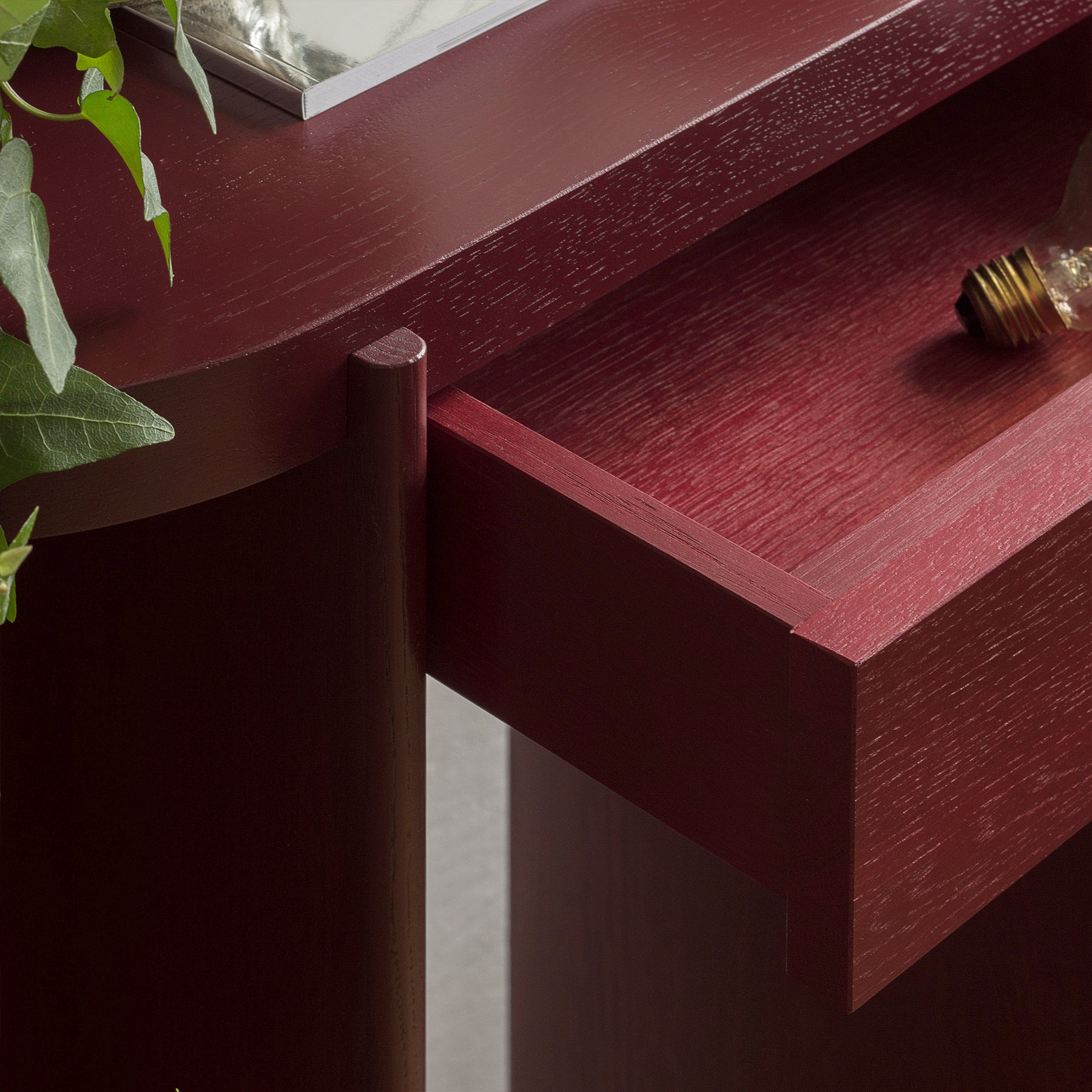 KIRU DUO Console in Ebony Oak Wood