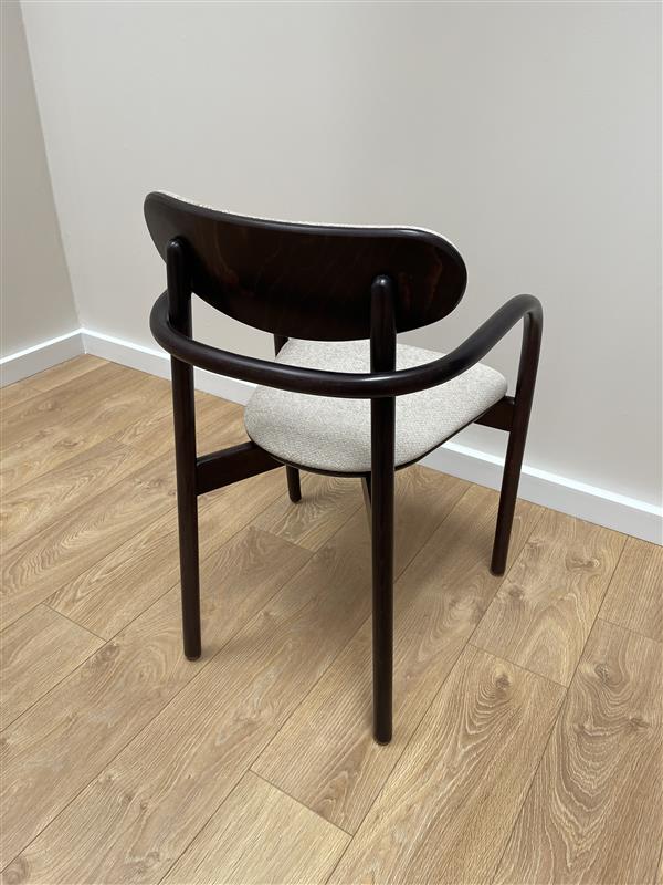 LA BENDA B-2961 armchair in light beige with a dark beech base - display model