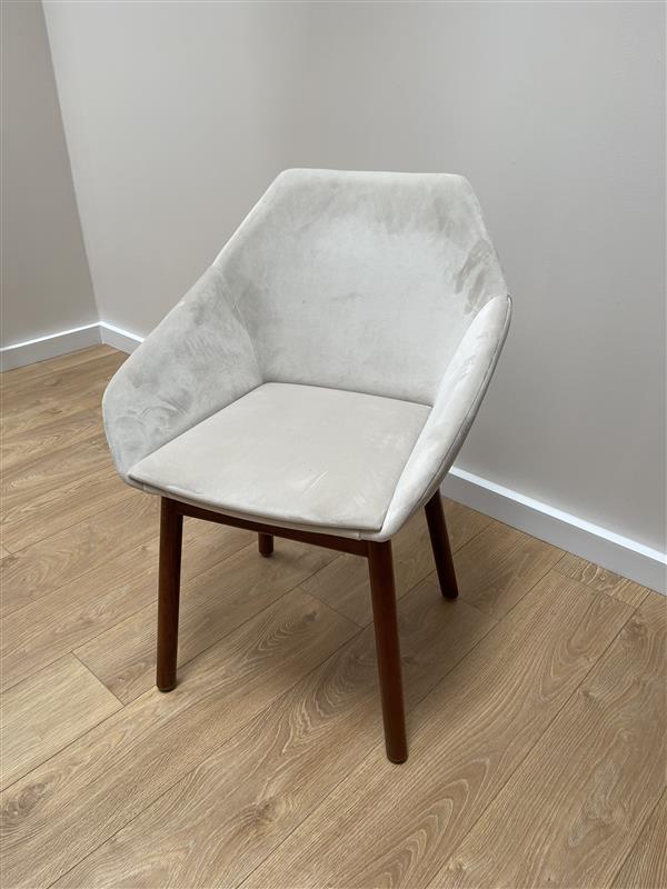 TUK 1 chair in light beige with antique walnut - display model