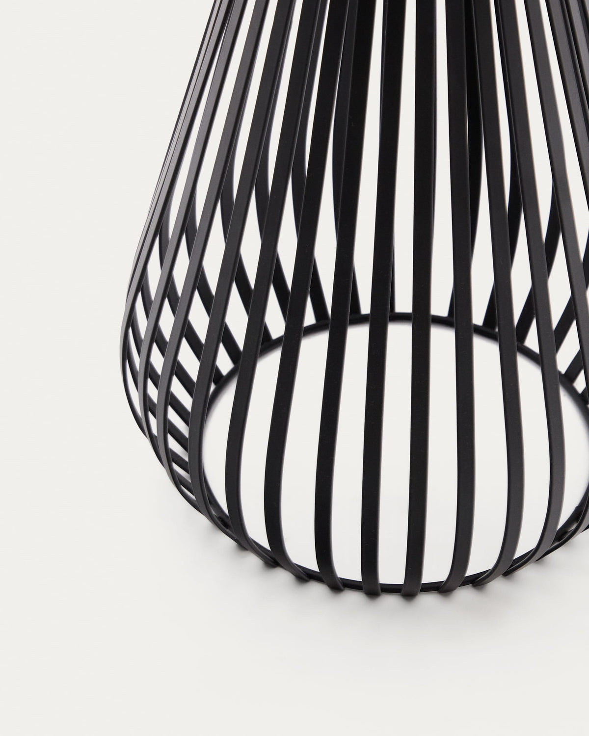 Lampa stołowa ogrodowa solarna REIBA czarny metal – ujęcie 6