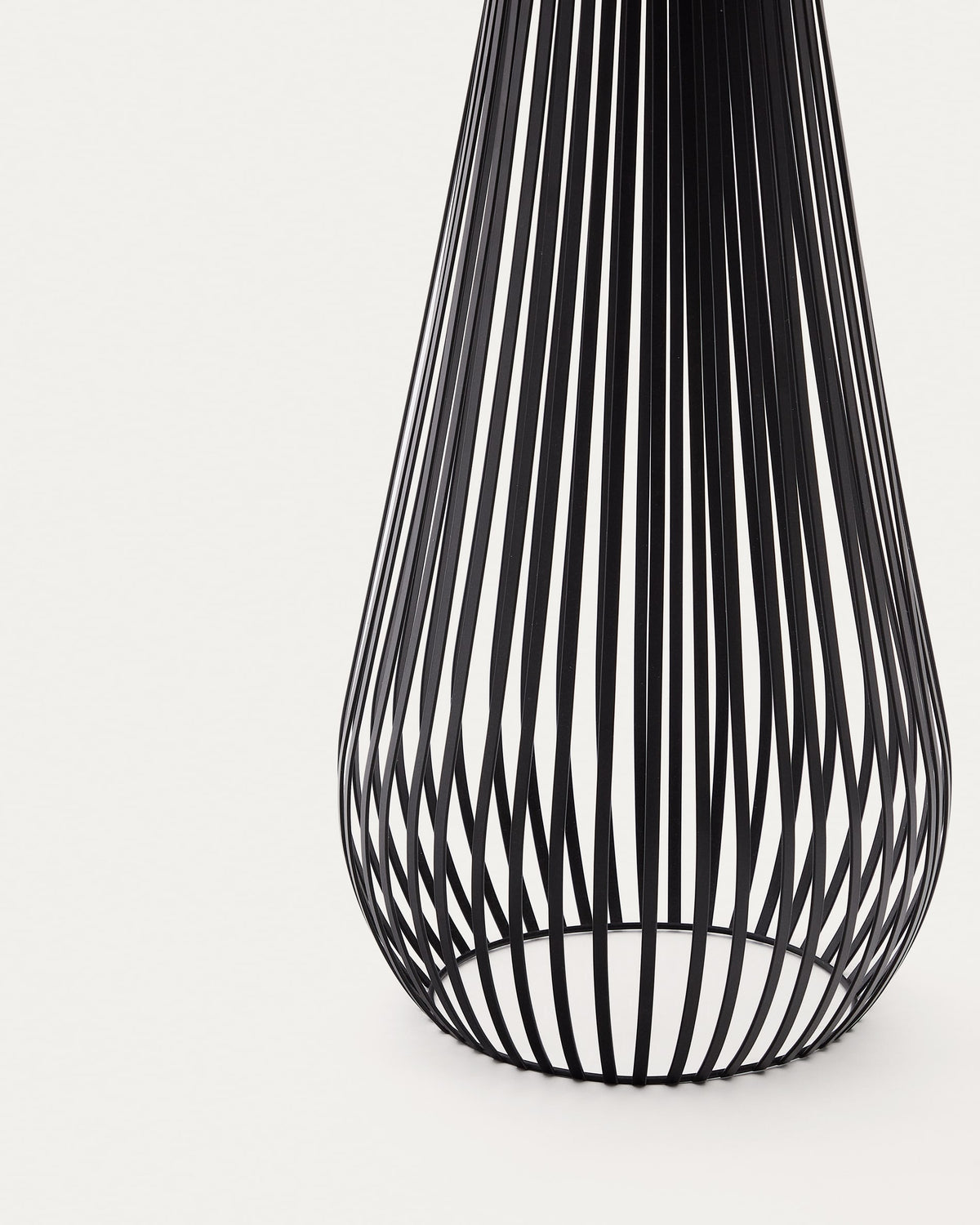 Lampa podłogowa ogrodowa solarna REIBA czarny metal – ujęcie 6