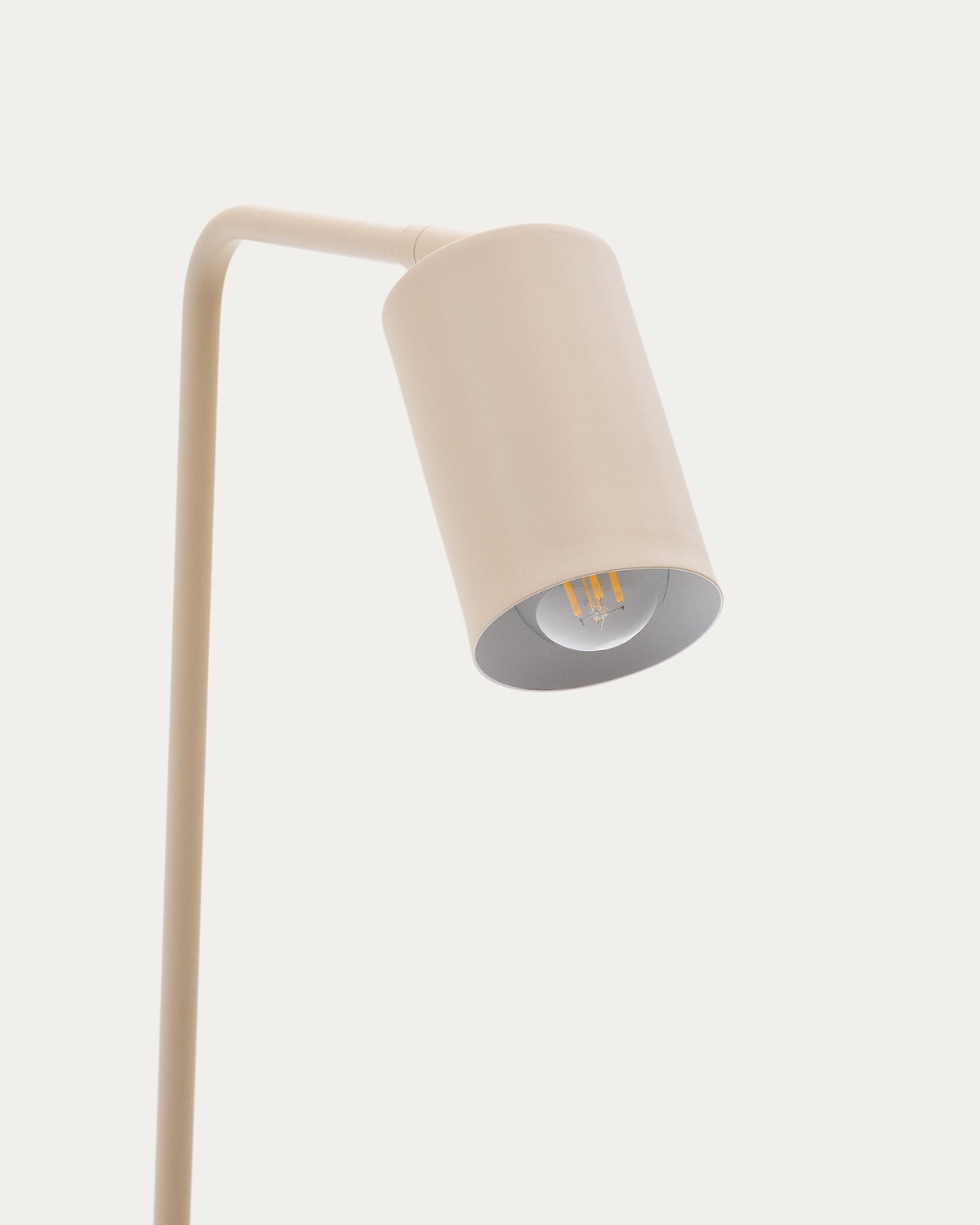 Lampa podłogowa MANIE beżowy teksturowany metal – ujęcie 3