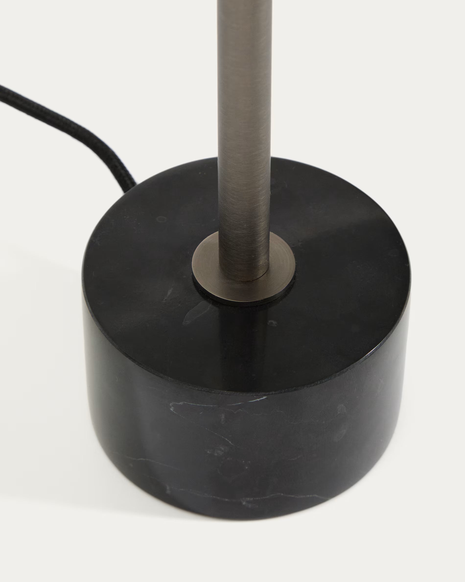 Tischlampe LYNOR schwarz mit schwarzem Marmorsockel