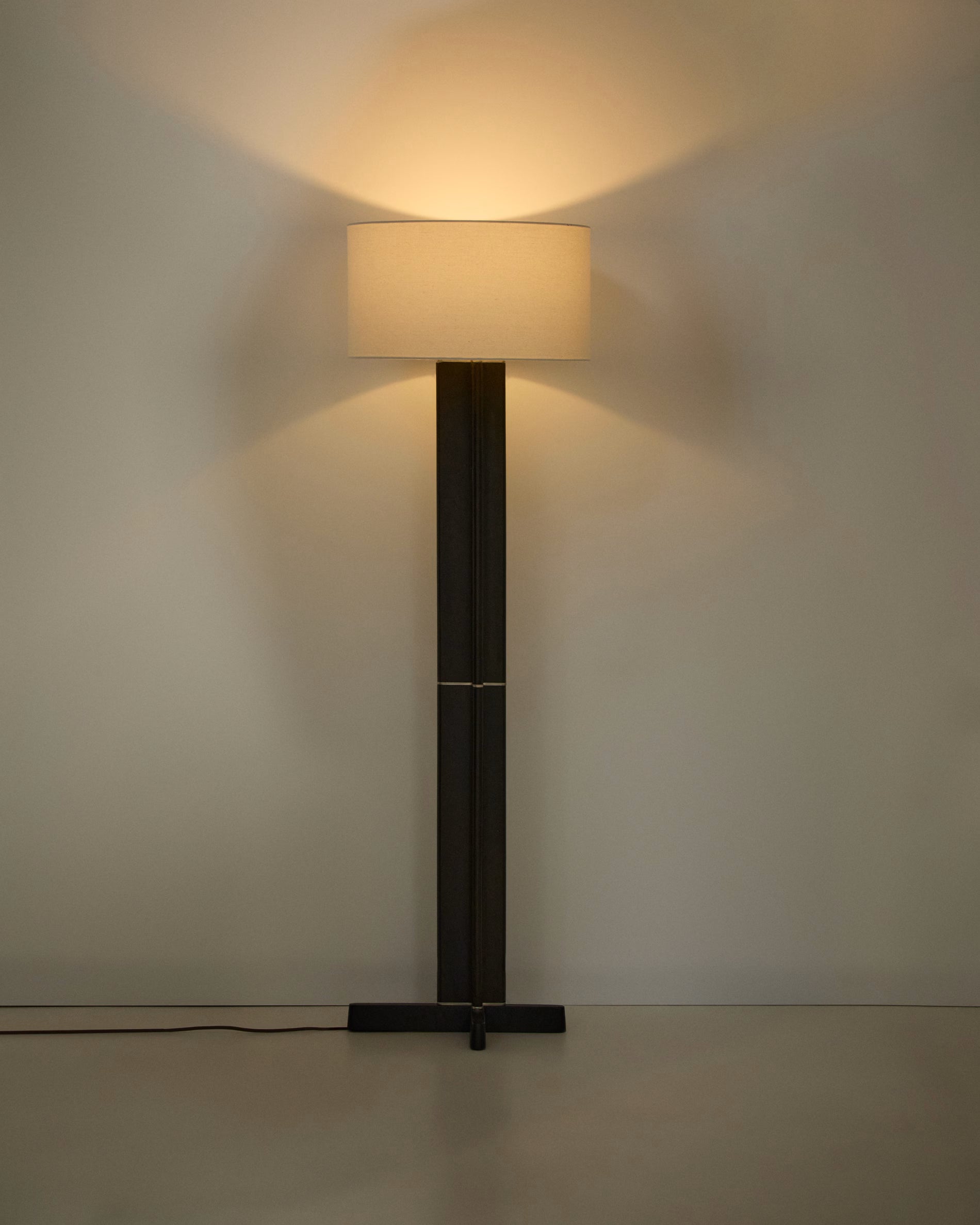 NIANI Floor Lamp in Gray with Dark Wooden Base
