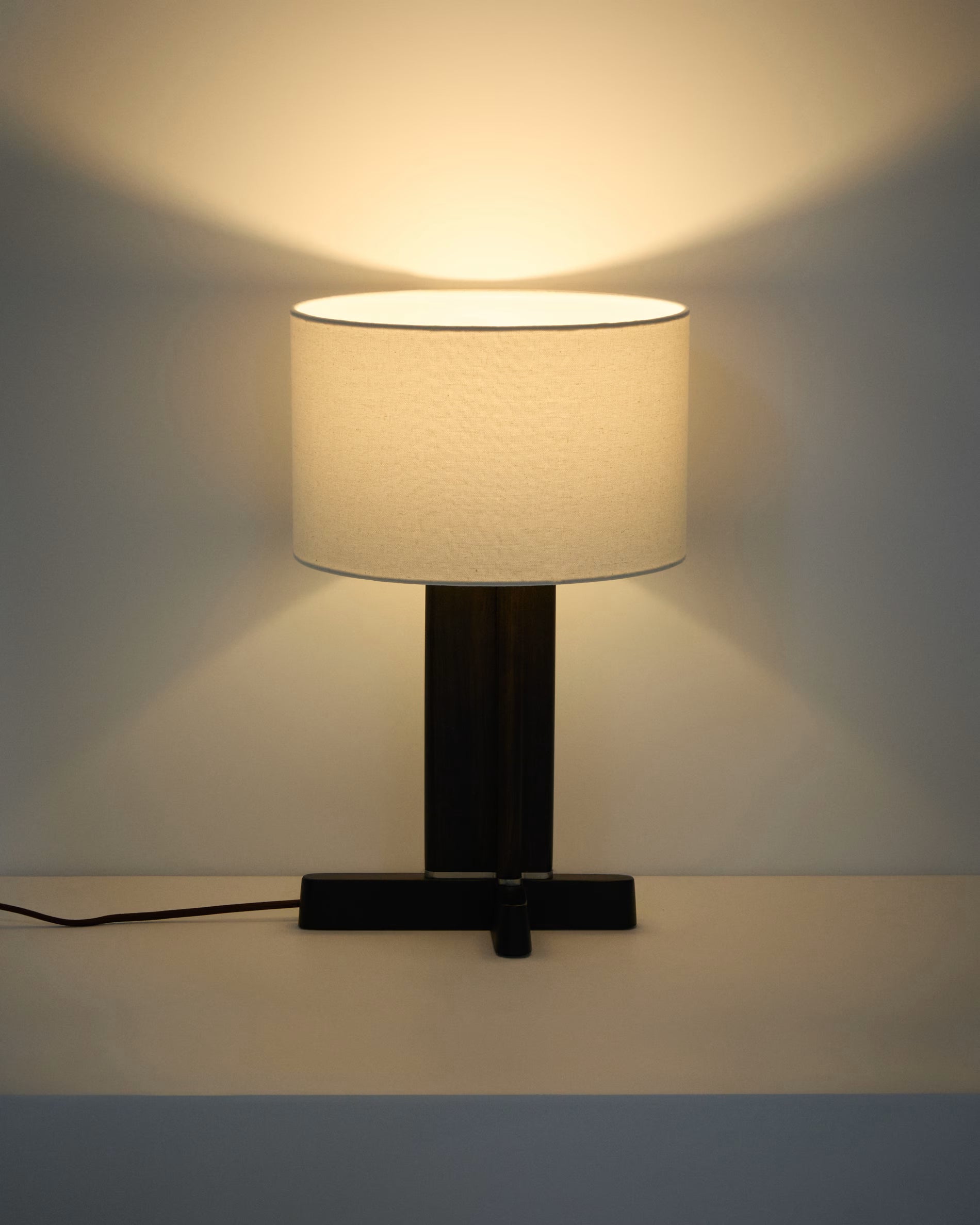NIANI Table Lamp in Gray with Dark Wooden Base