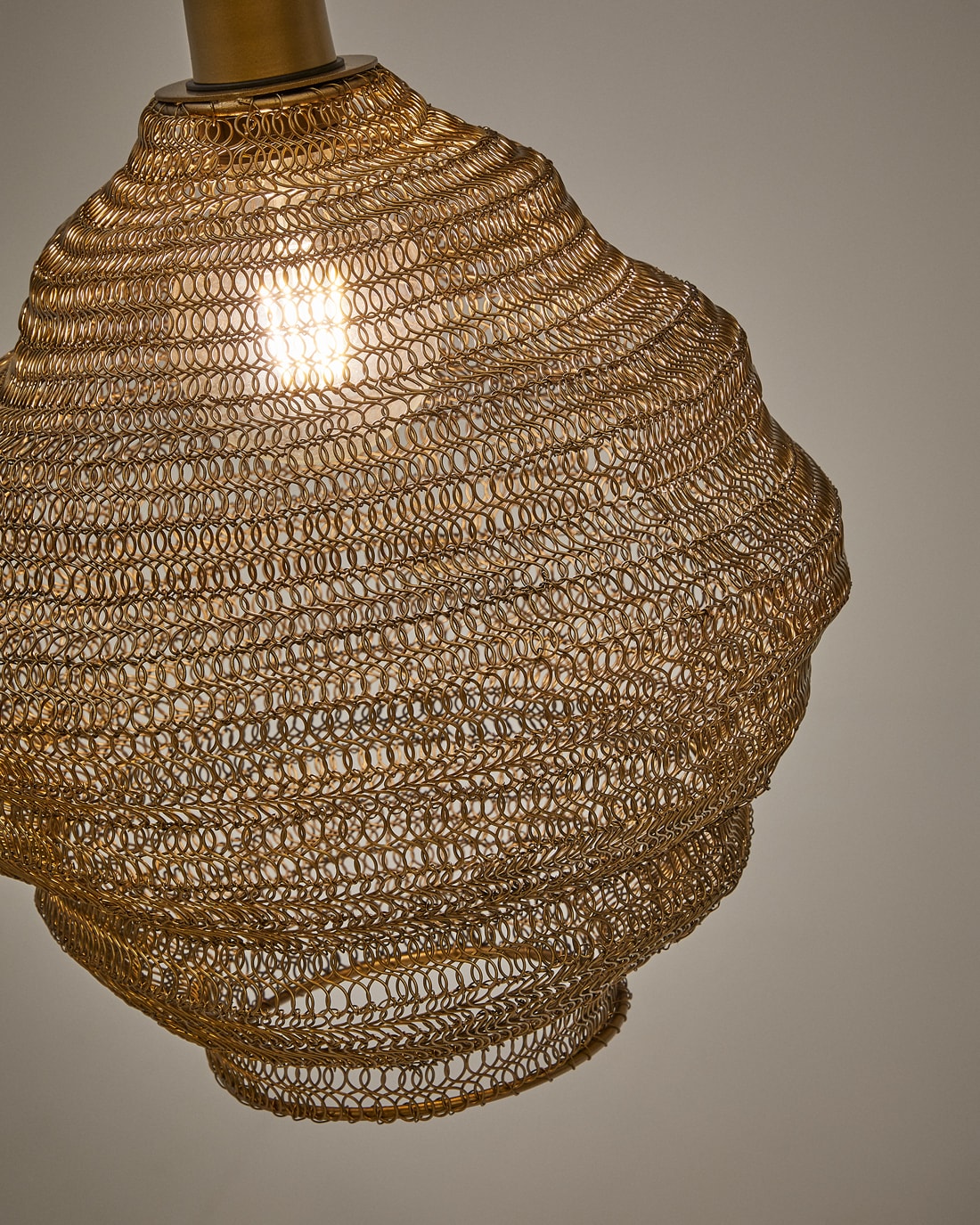 Lampa sufitowa SARRACO złoty metal – ujęcie 3