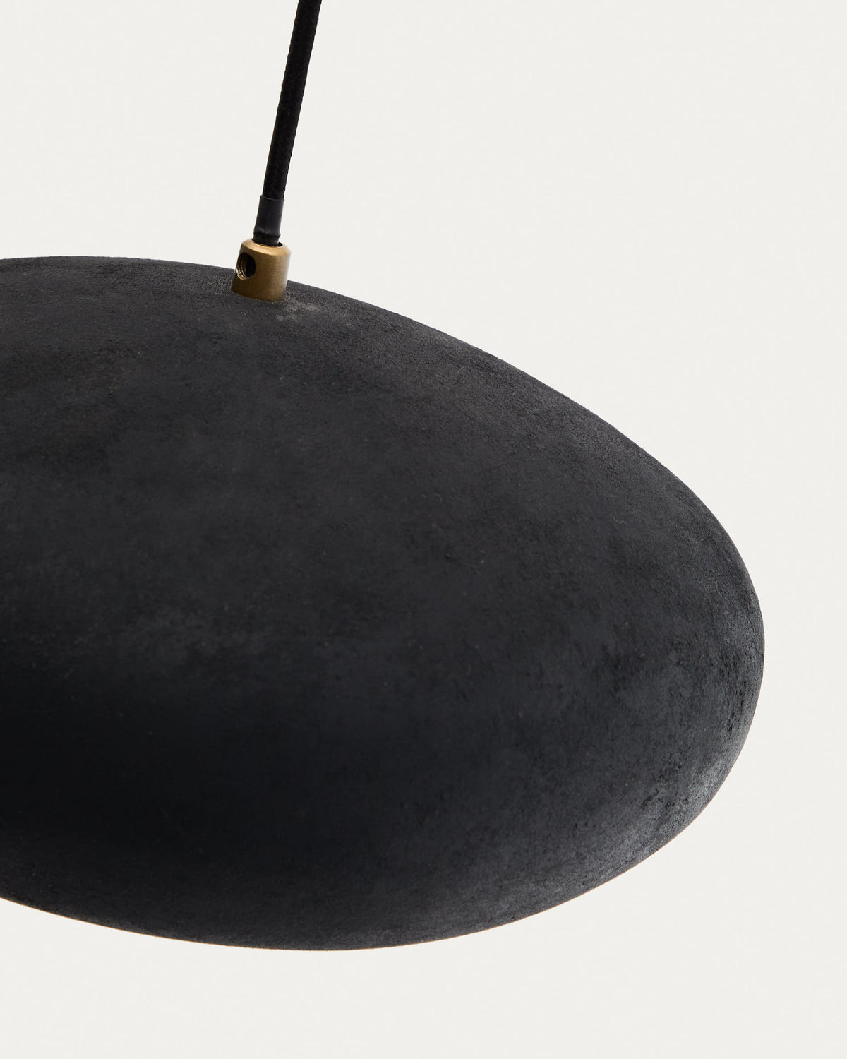 Lampa wisząca INDA czarny metal – ujęcie 5