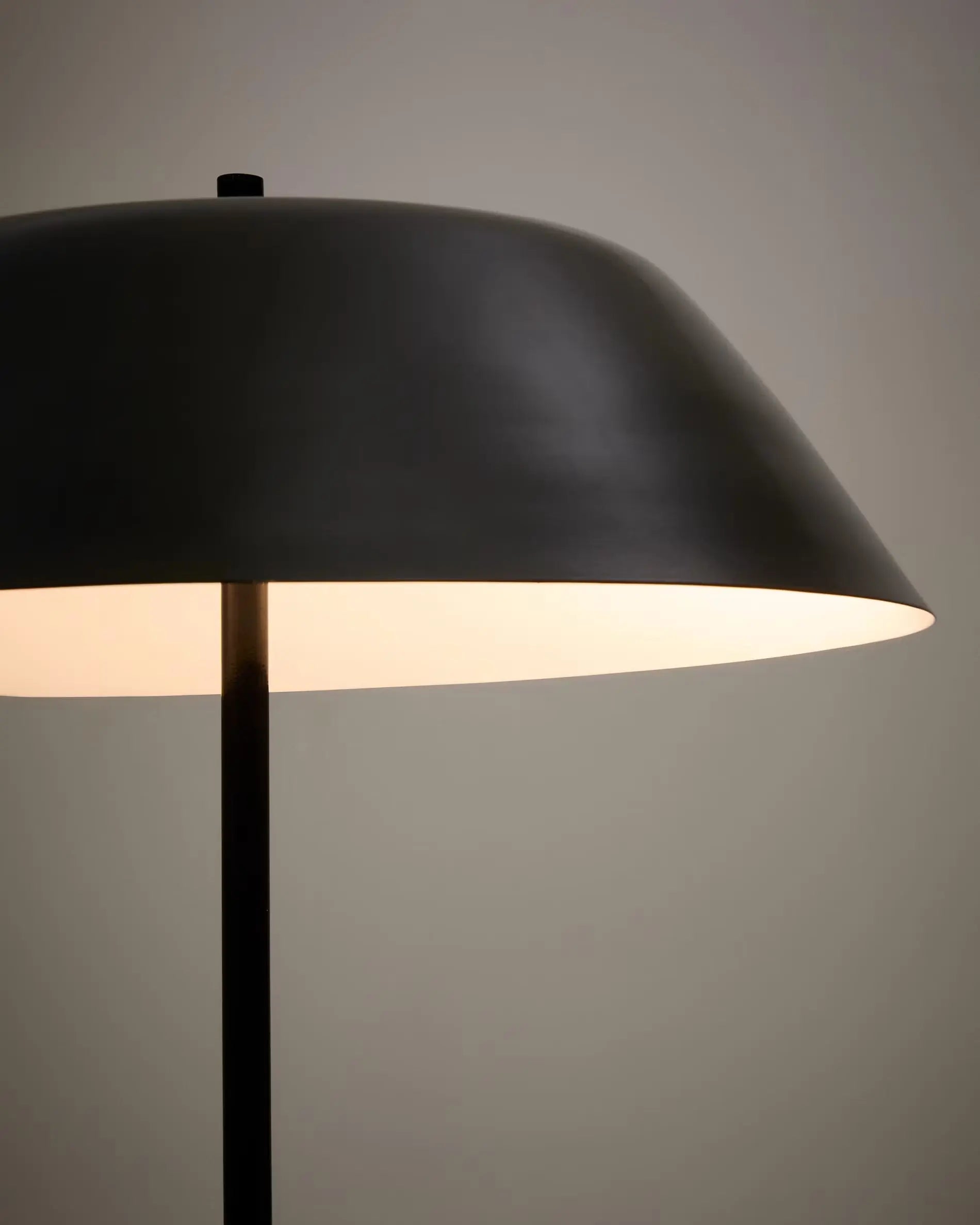 Lampa podłogowa SAYRA czarny – Kave Home