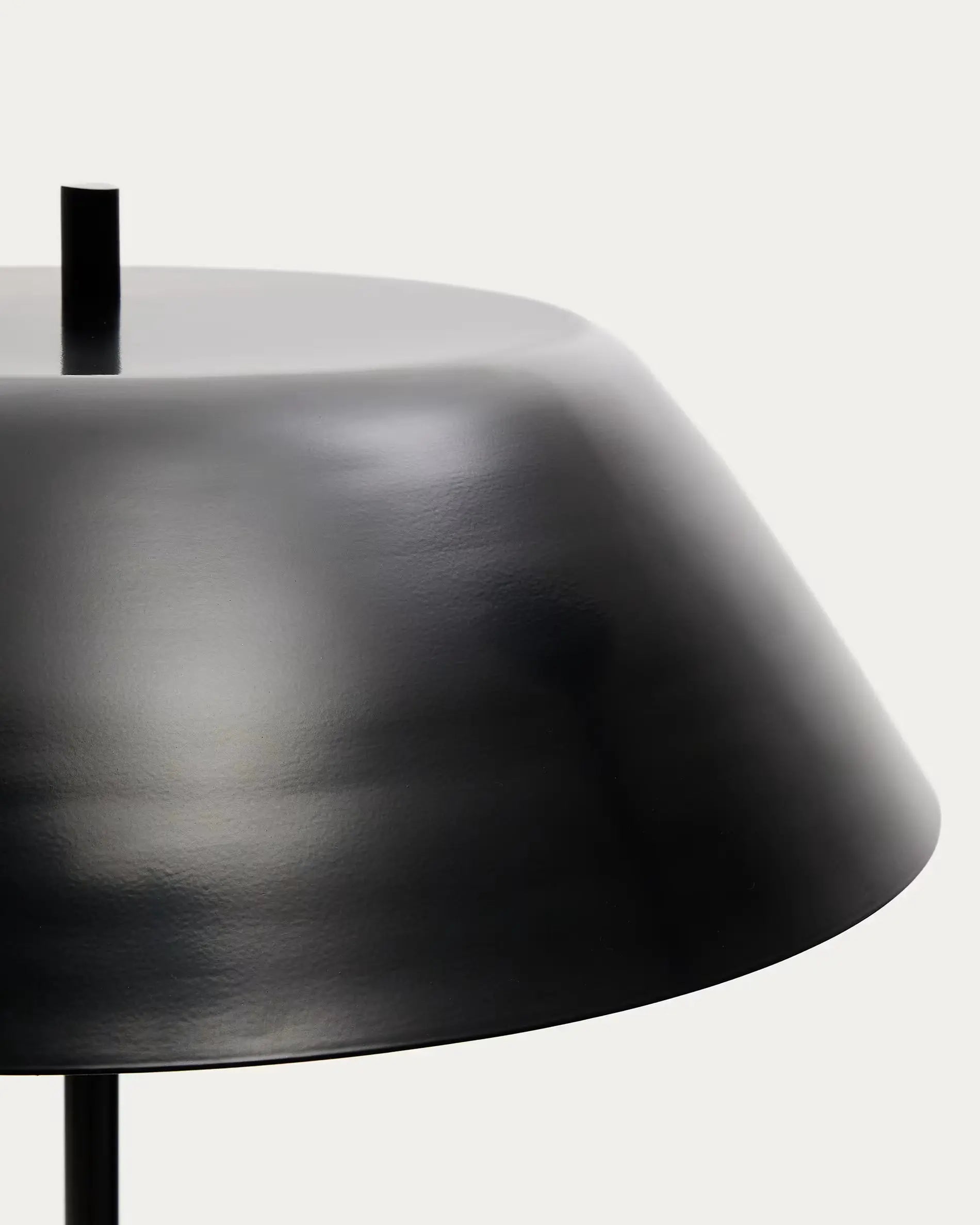 Lampa podłogowa SAYRA czarny – Kave Home