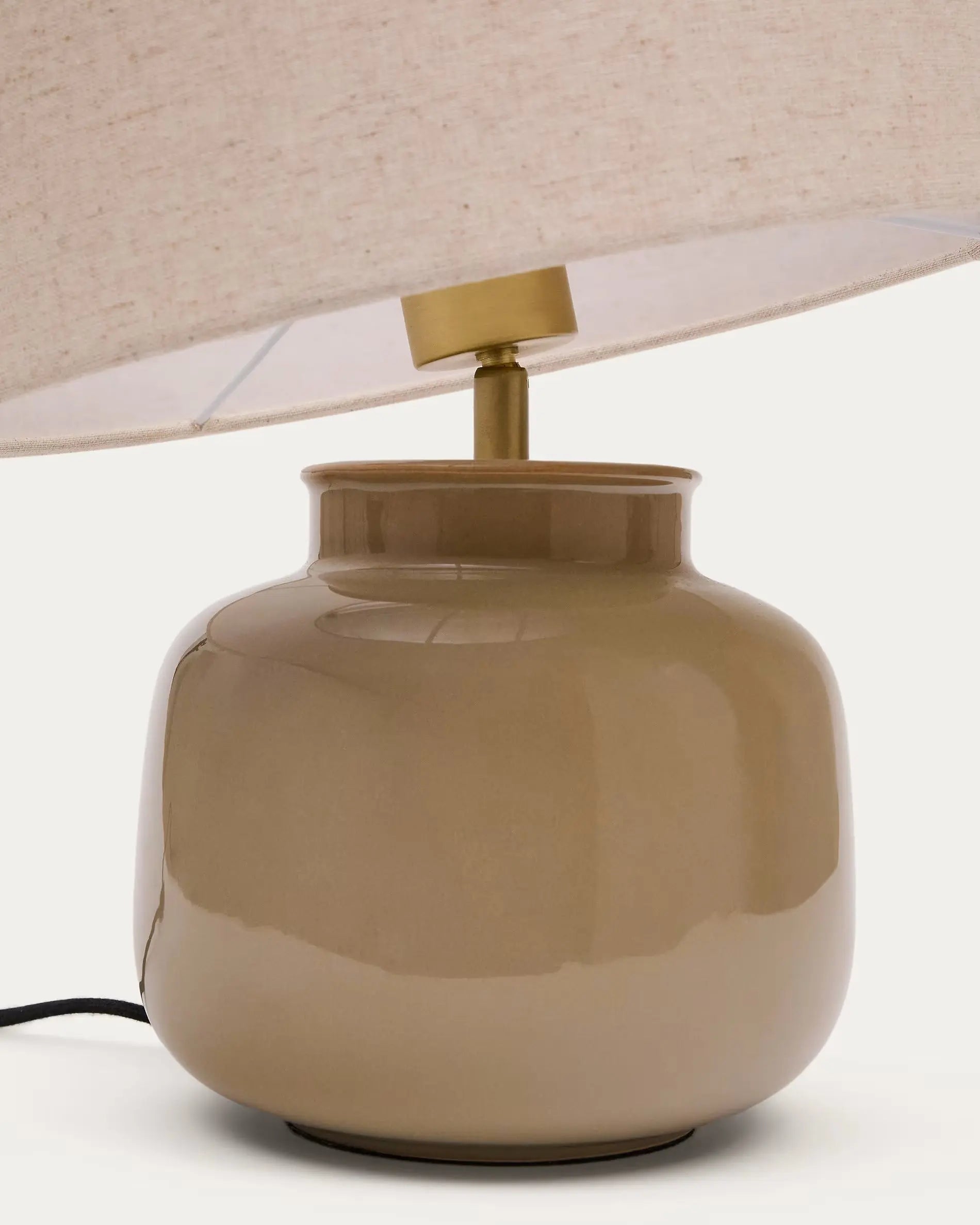 Lampa stołowa TAY beżowy klosz z zieloną podstawą – Kave Home