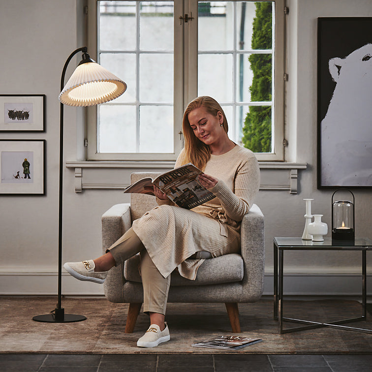 Floor lamp MODEL 368 white with black base