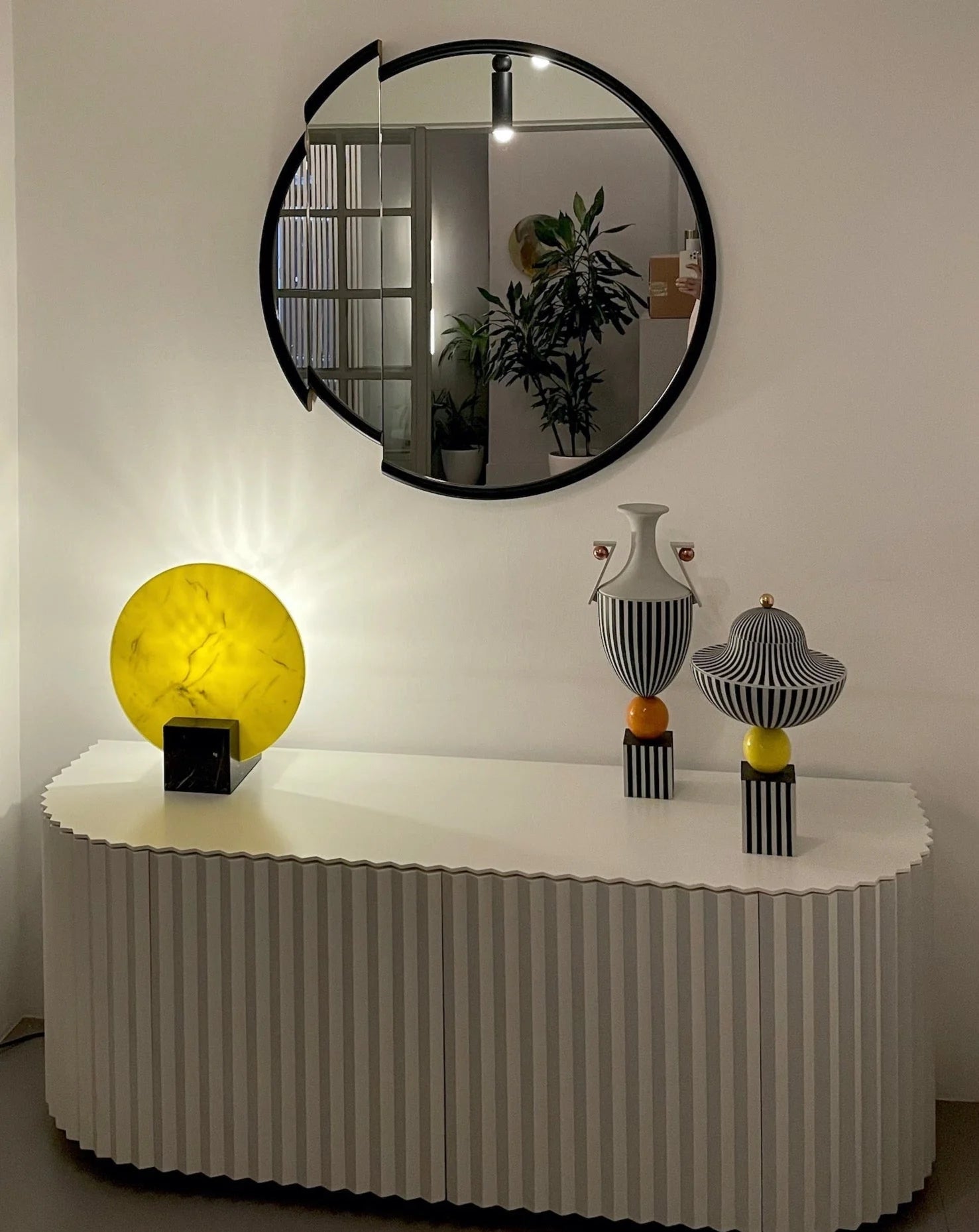 Tischlampe ACID MARBLE in säuregelb mit schwarzem Marmorsockel