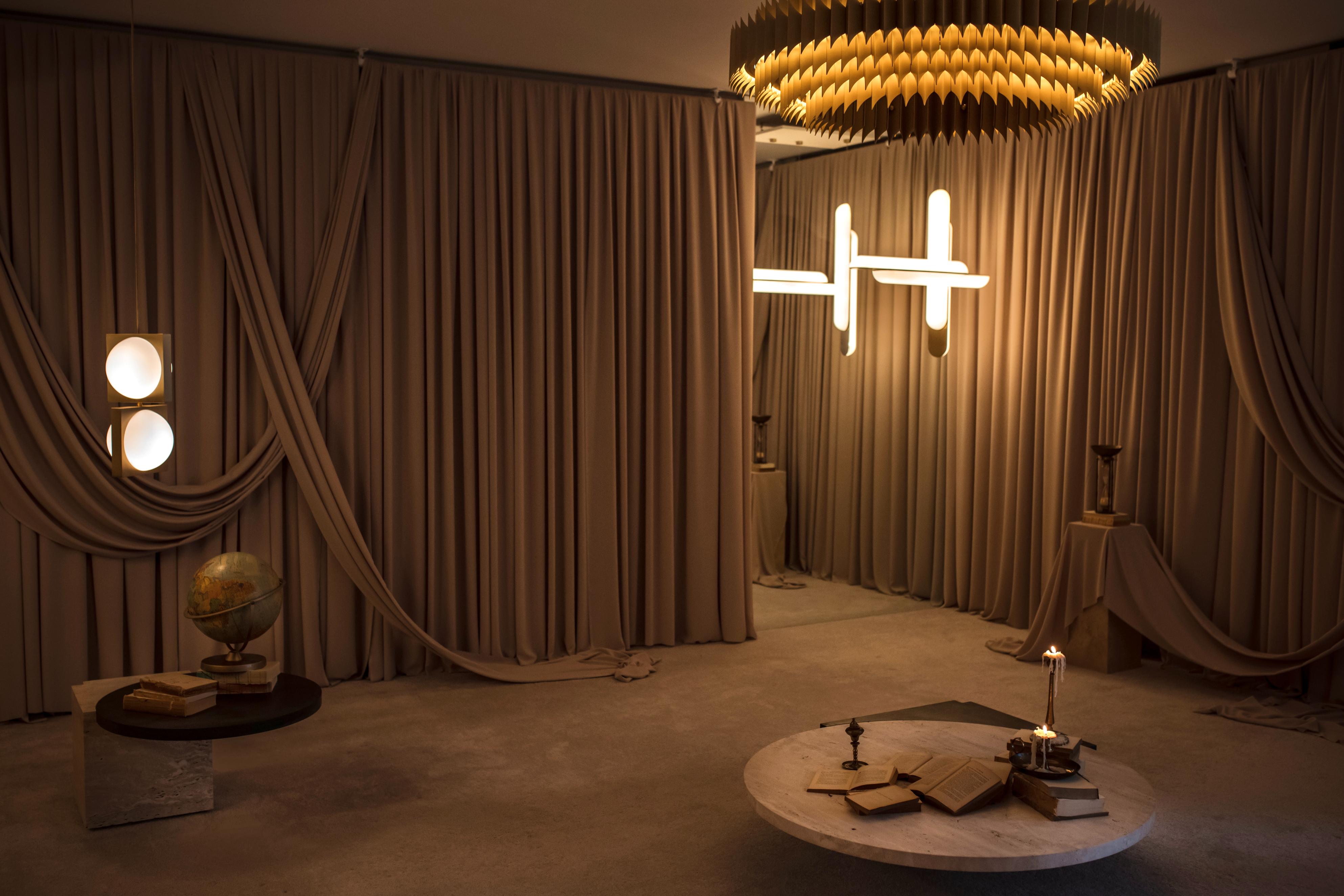Pendelleuchte SOLSTICE DUO mit opalem Schirm und Messingdetails