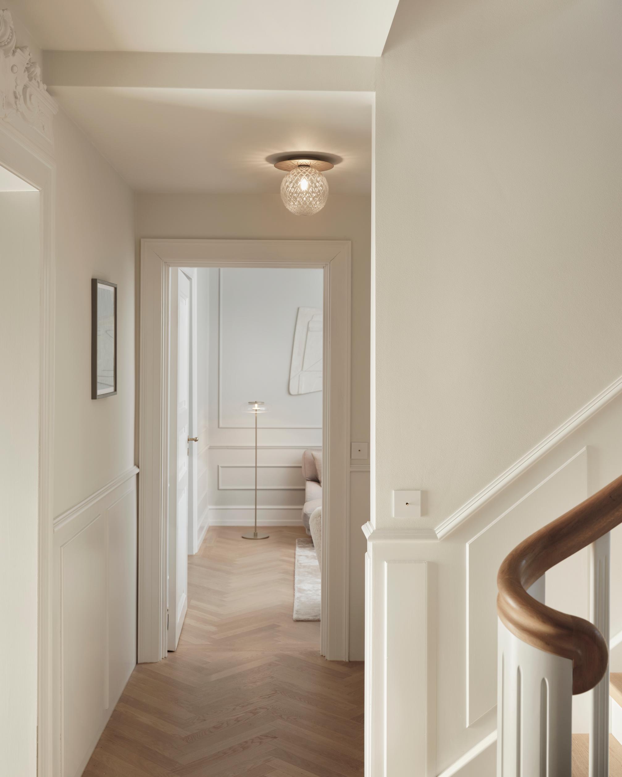 Wandlampe LIILA in Gold mit transparentem Glas