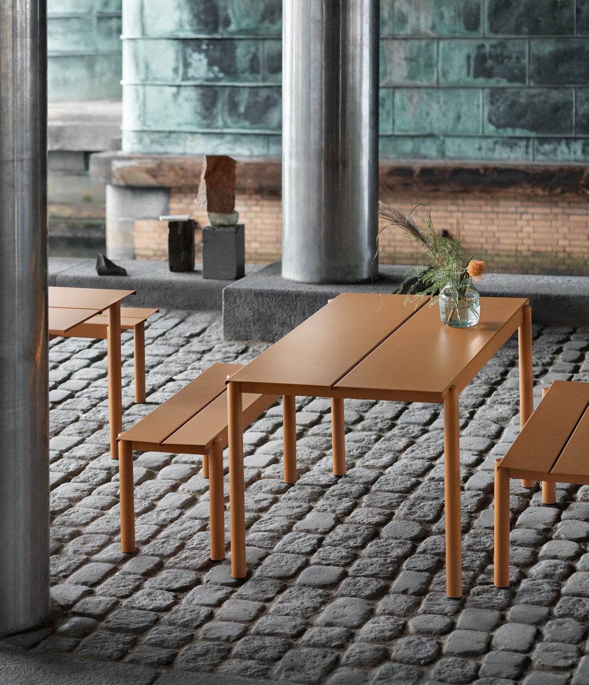 Tisch für den Außenbereich LINEAR orange Stahl