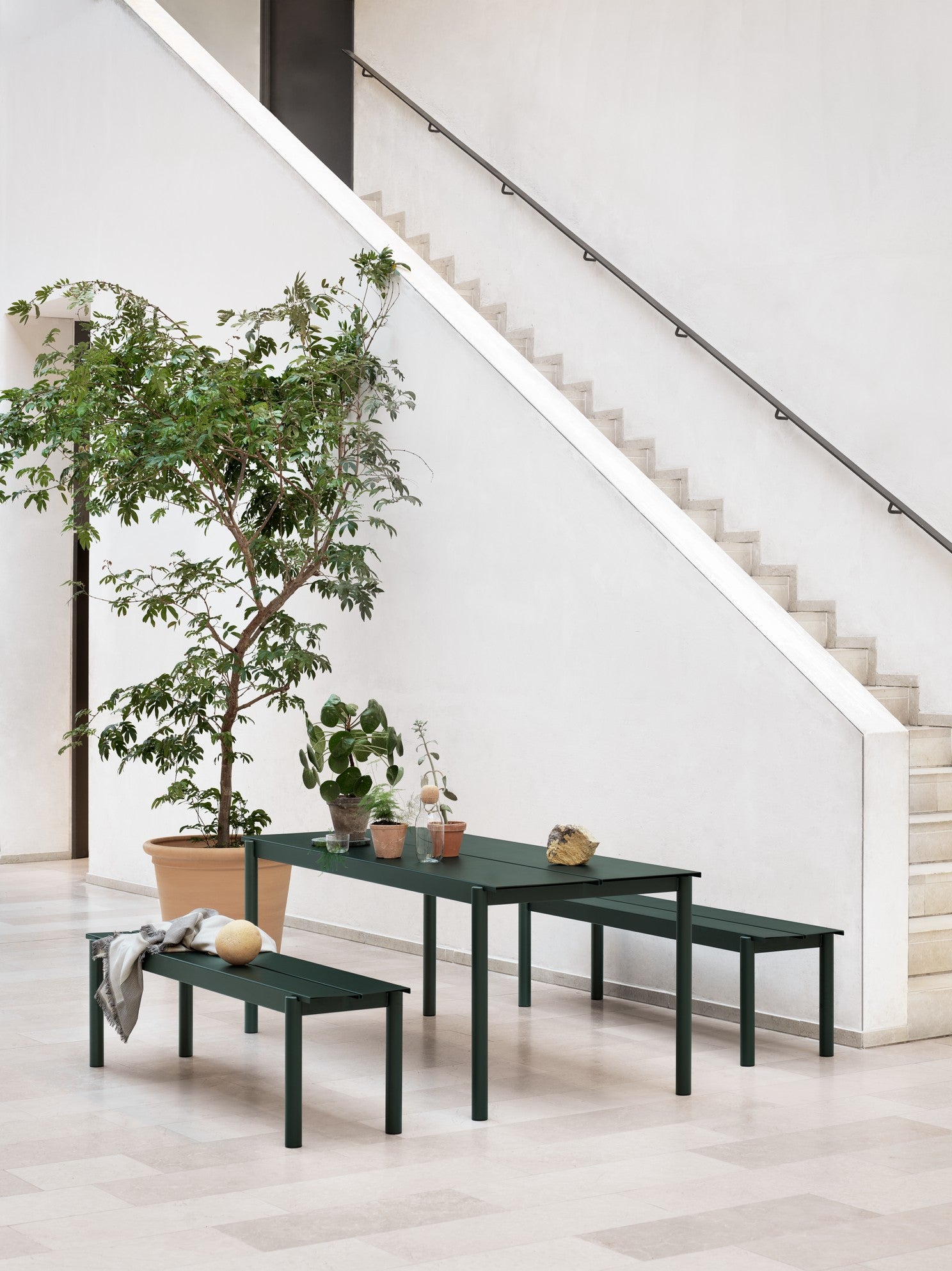 LINEAR Dark Green Steel Outdoor Bench