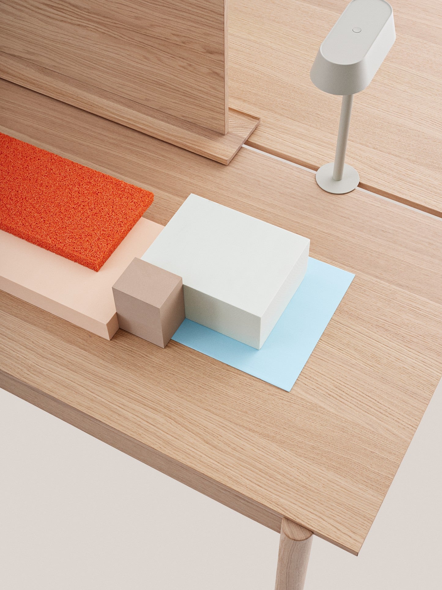Bürotisch LINEAR SYSTEM - KONFIGURATION 2 Eichenfurnier
