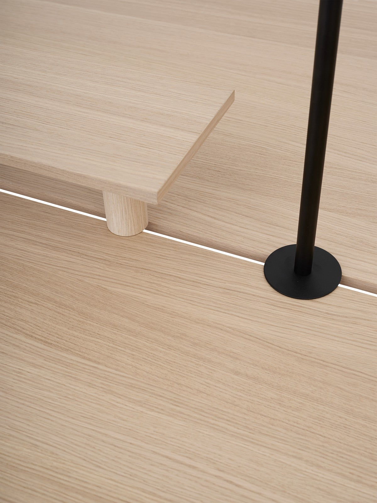 Bürotisch LINEAR SYSTEM - KONFIGURATION 1 Eichenfurnier