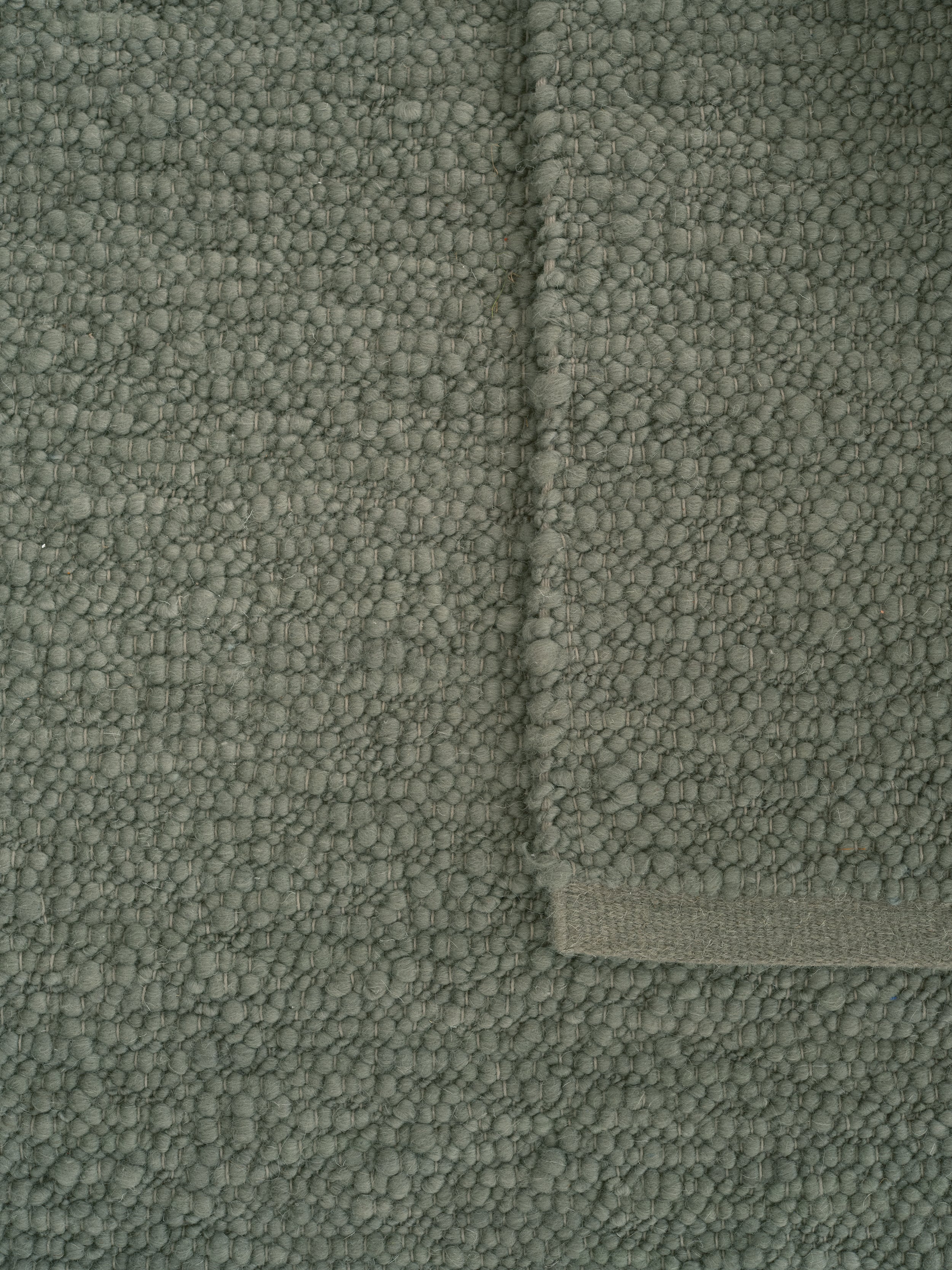 PEBBLED POEM Green Moss Rug