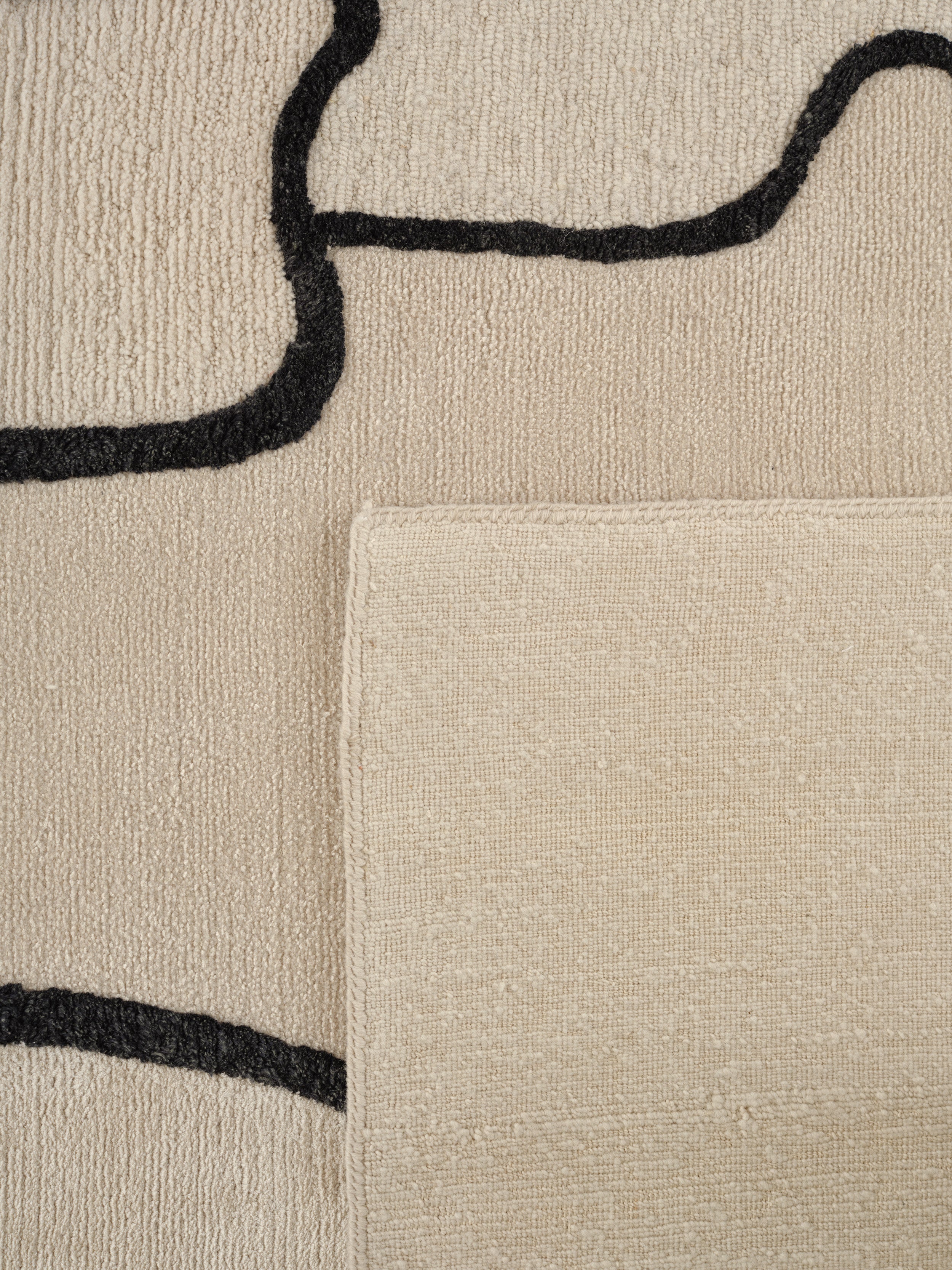 SELF MIRAGE beige rug with black