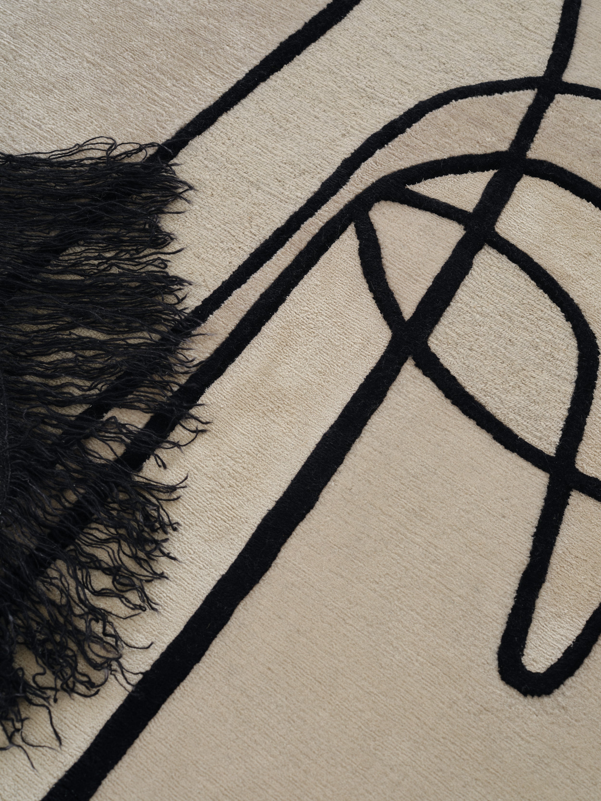 SLANTED SELF beige rug with black